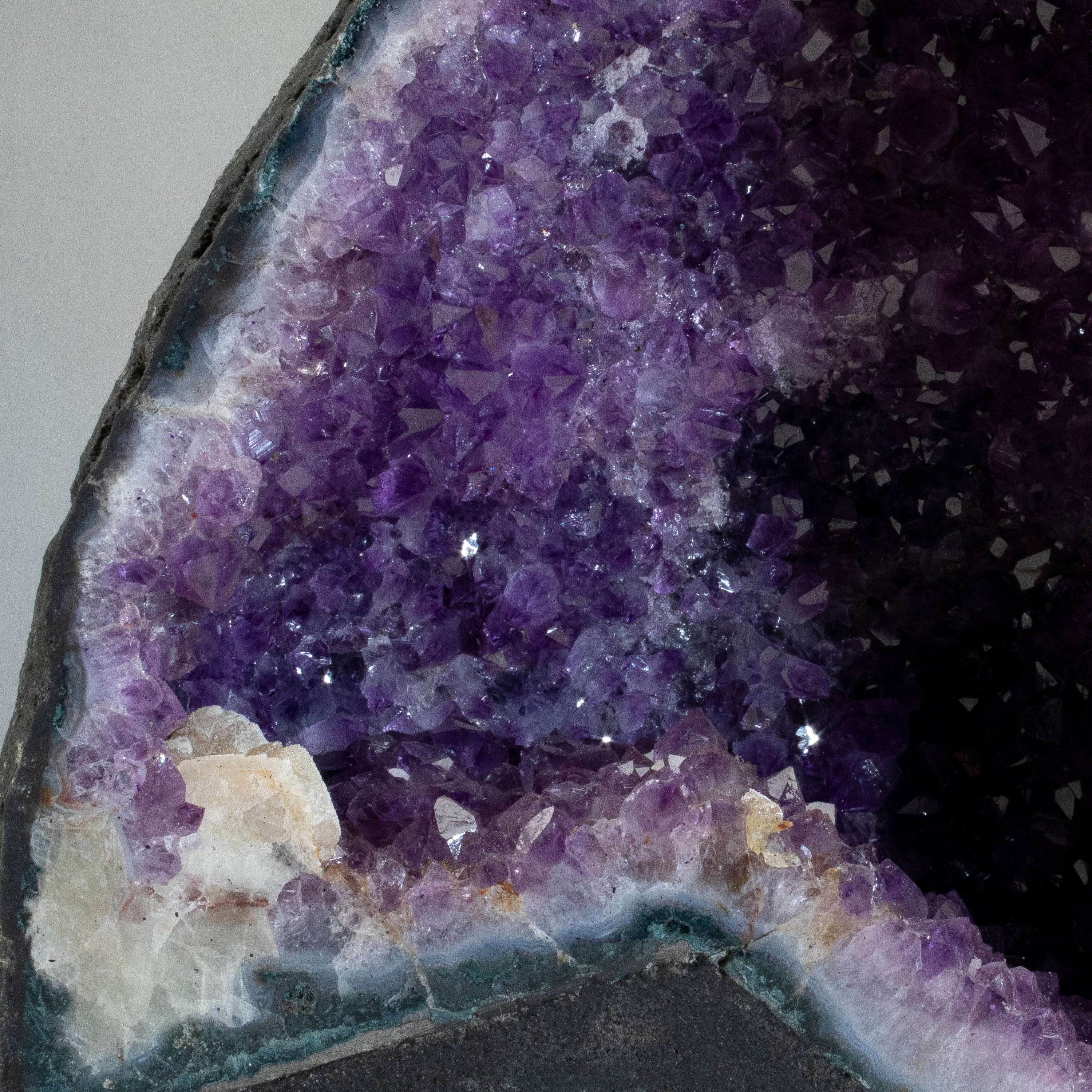 Kalifano Amethyst Amethyst Geode Cathedral from Brazil - 10" / 23.8lbs BAG3400.008