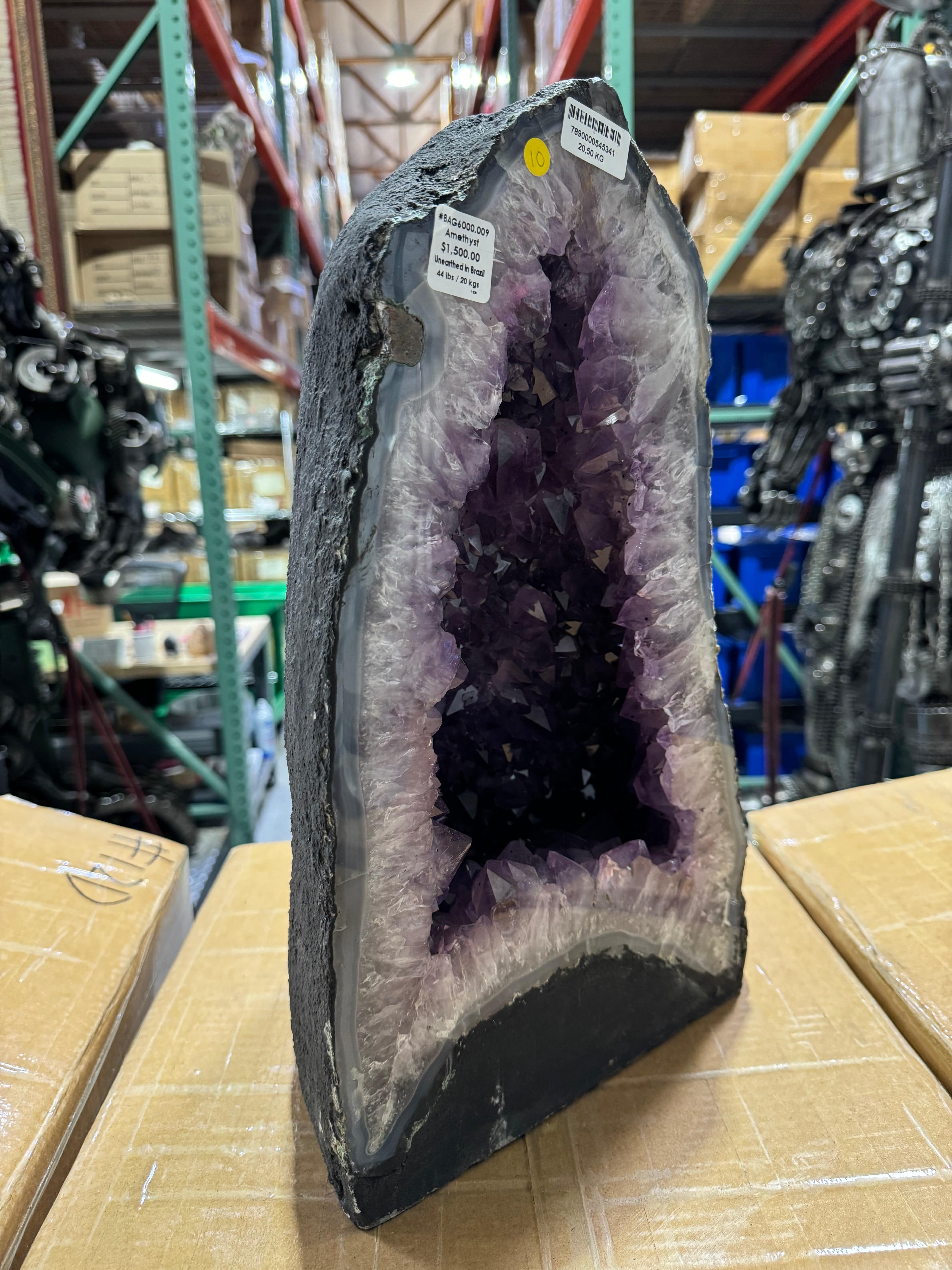 Kalifano Amethyst Amethyst Geode Cathedral from Brazil - 16" / 44 lbs BAG6000.010