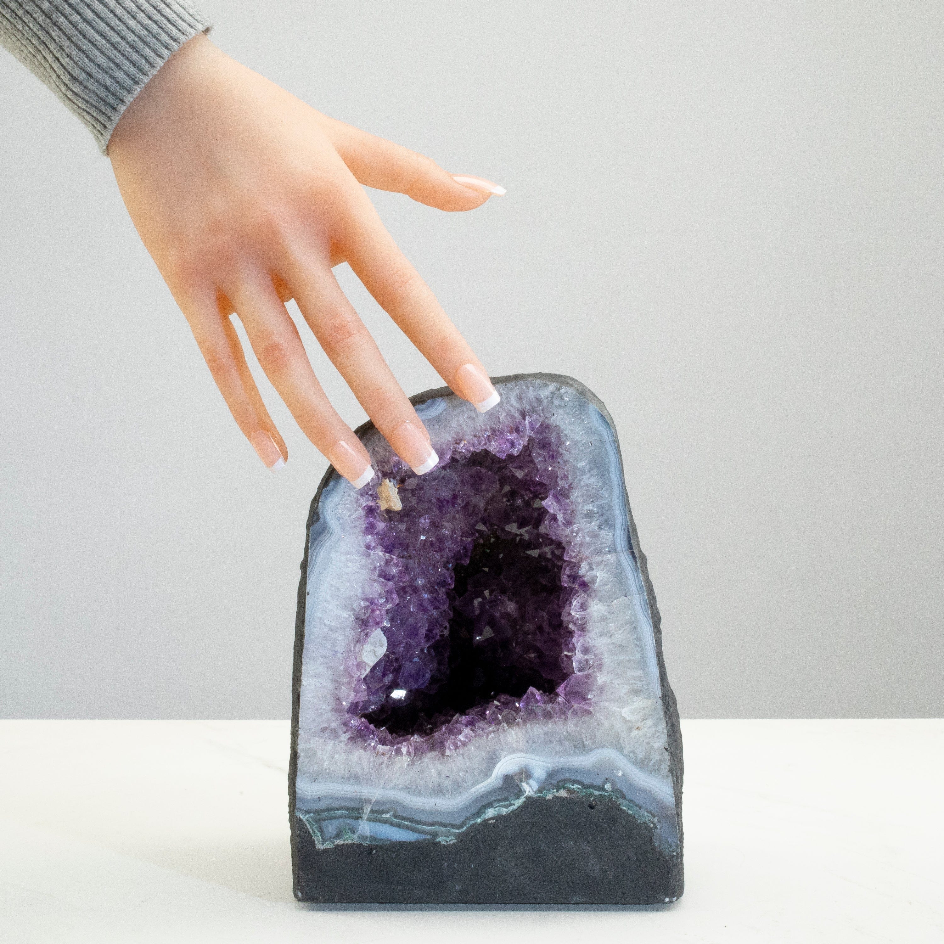 Kalifano Amethyst Amethyst Geode Cathedral from Brazil - 7" / 7.9lbs BAG1000.013