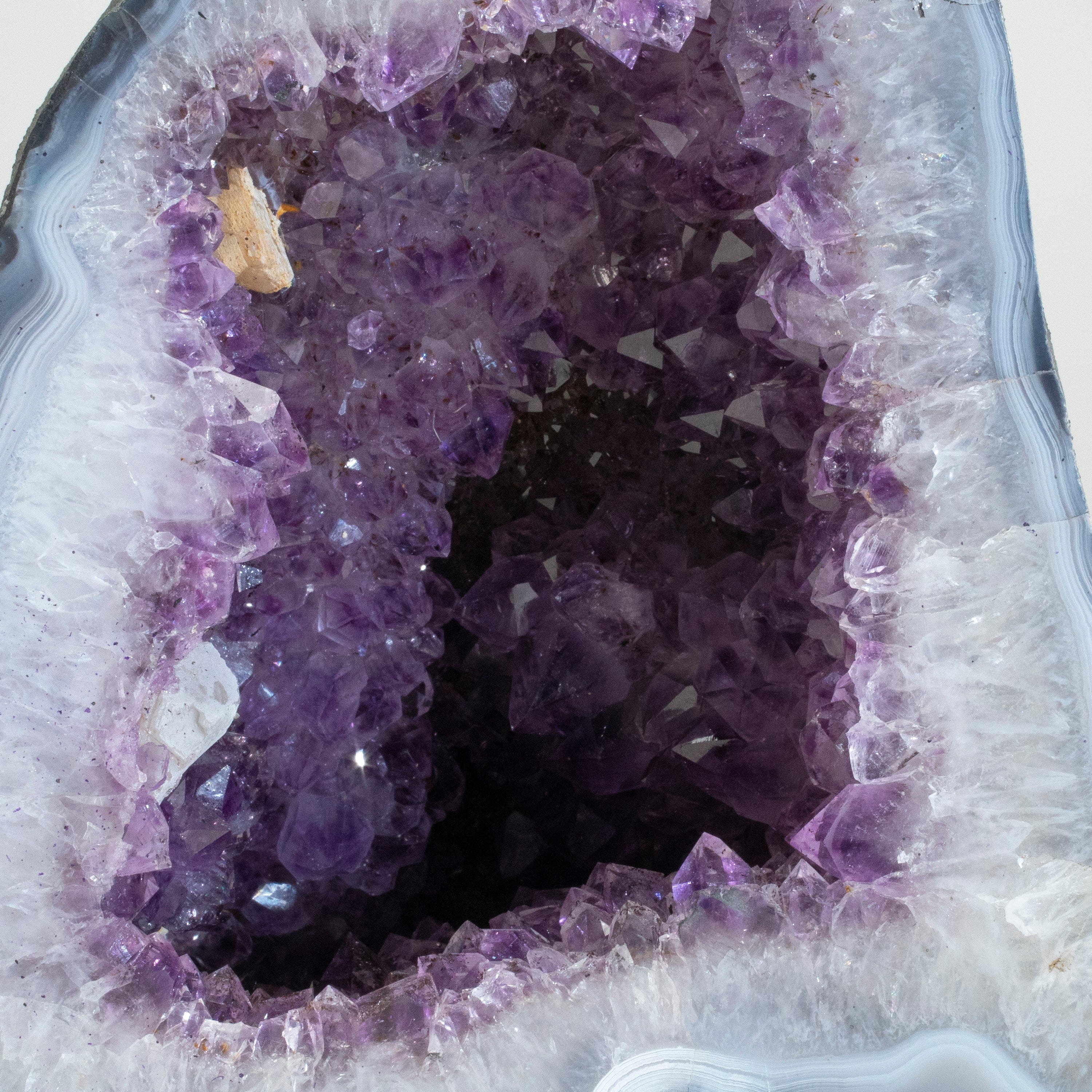 Kalifano Amethyst Amethyst Geode Cathedral from Brazil - 7" / 7.9lbs BAG1000.013