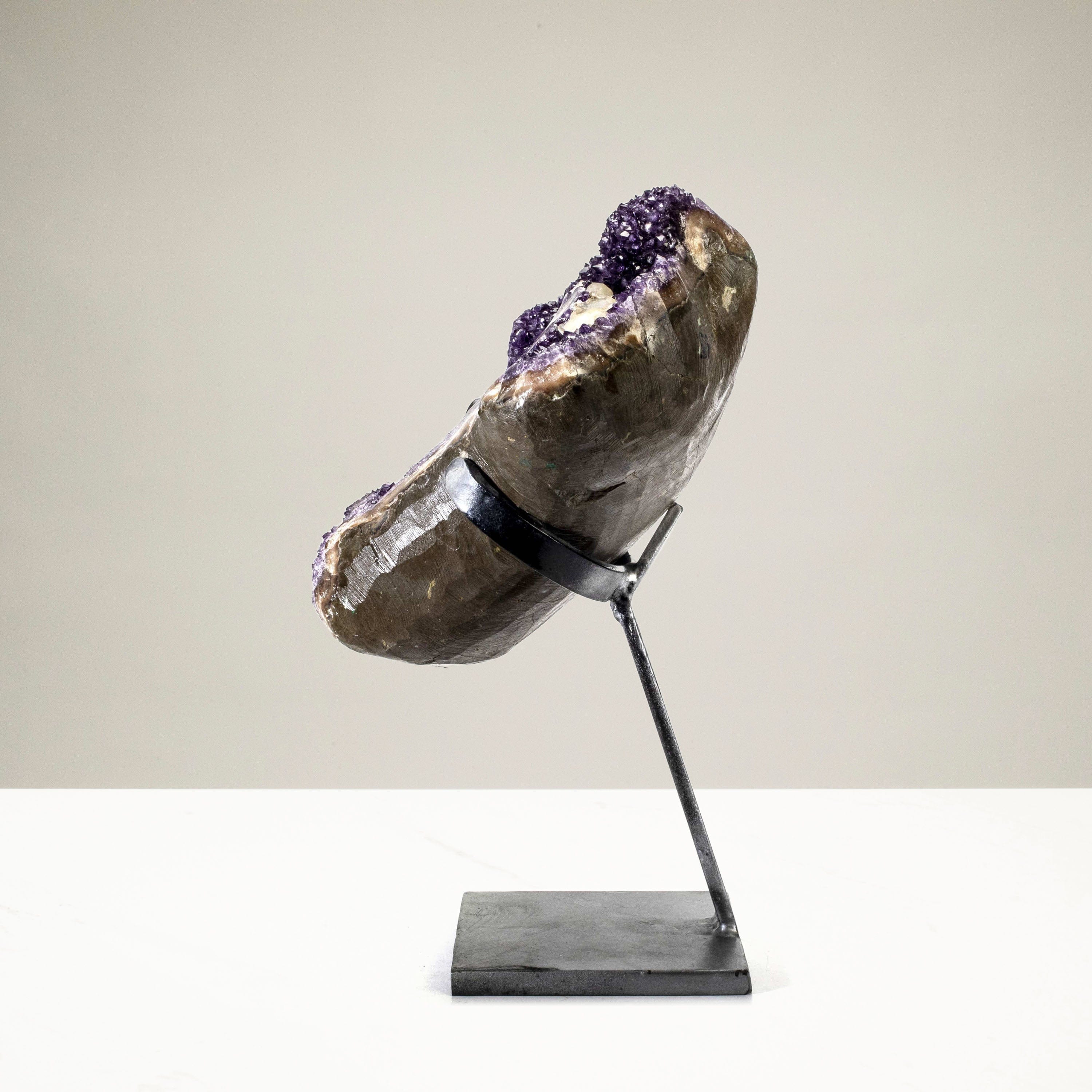 Kalifano Amethyst Uruguayan Amethyst Geode on Custom Stand - 25.8 lbs / 16 in. UAG5600.001