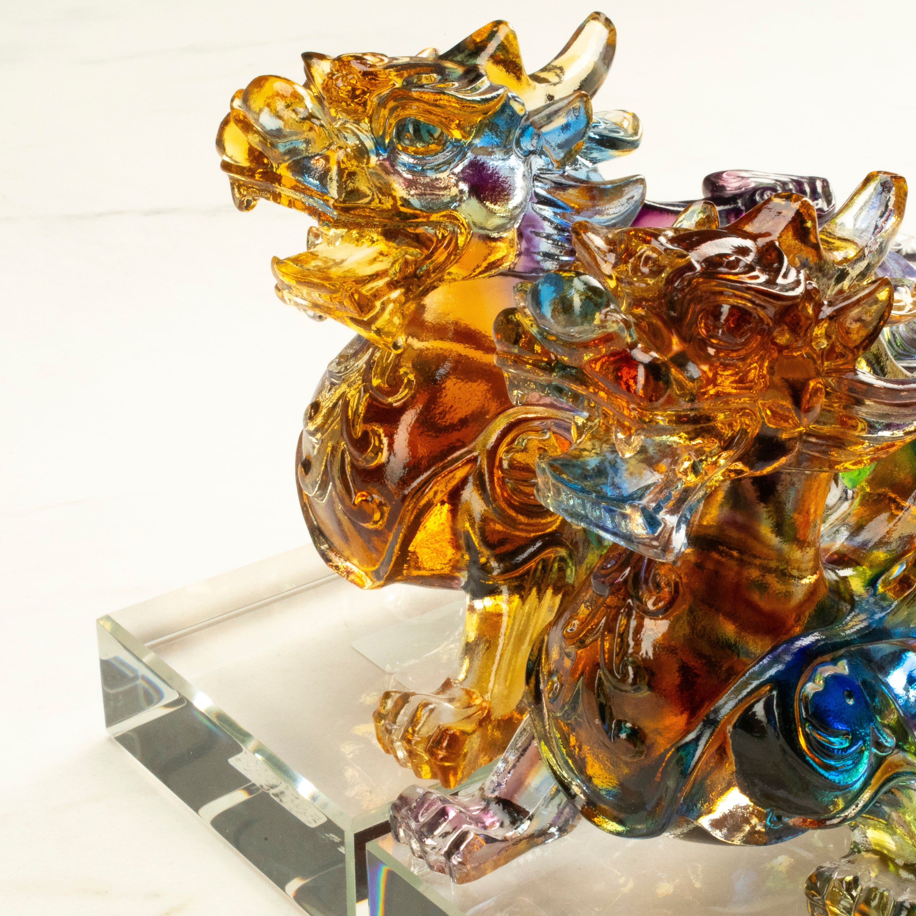 Kalifano Crystal Carving Protective Foo Dog Crystal Carving Pair with Detachable Base - A Symbol of Good Luck and Protection CR500-PIS