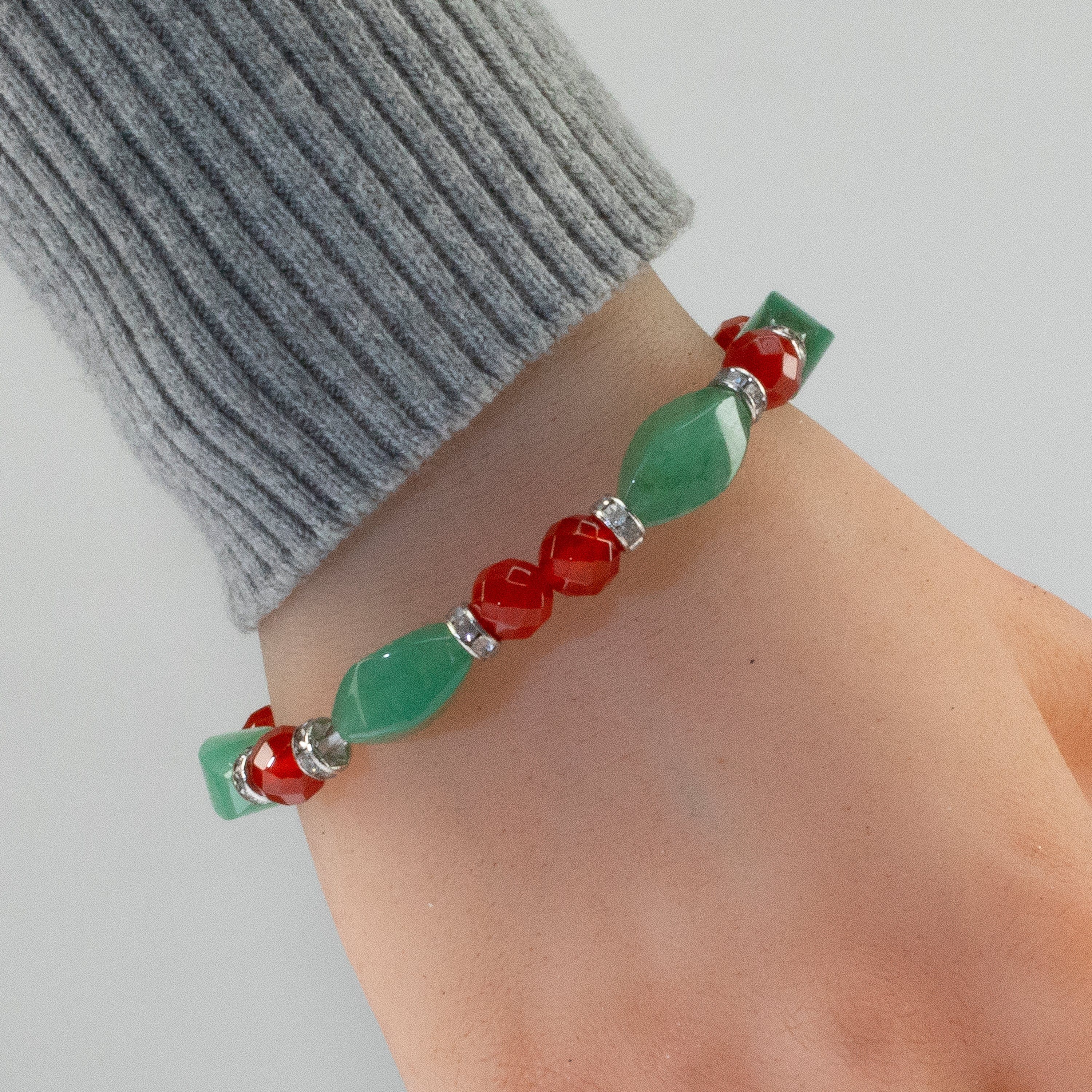Kalifano Gemstone Bracelets Aventurine Twisted Bead and Round Faceted Carnelian with Crystal Accent Beads Gemstone Elastic Bracelet BLUE-BGP-004