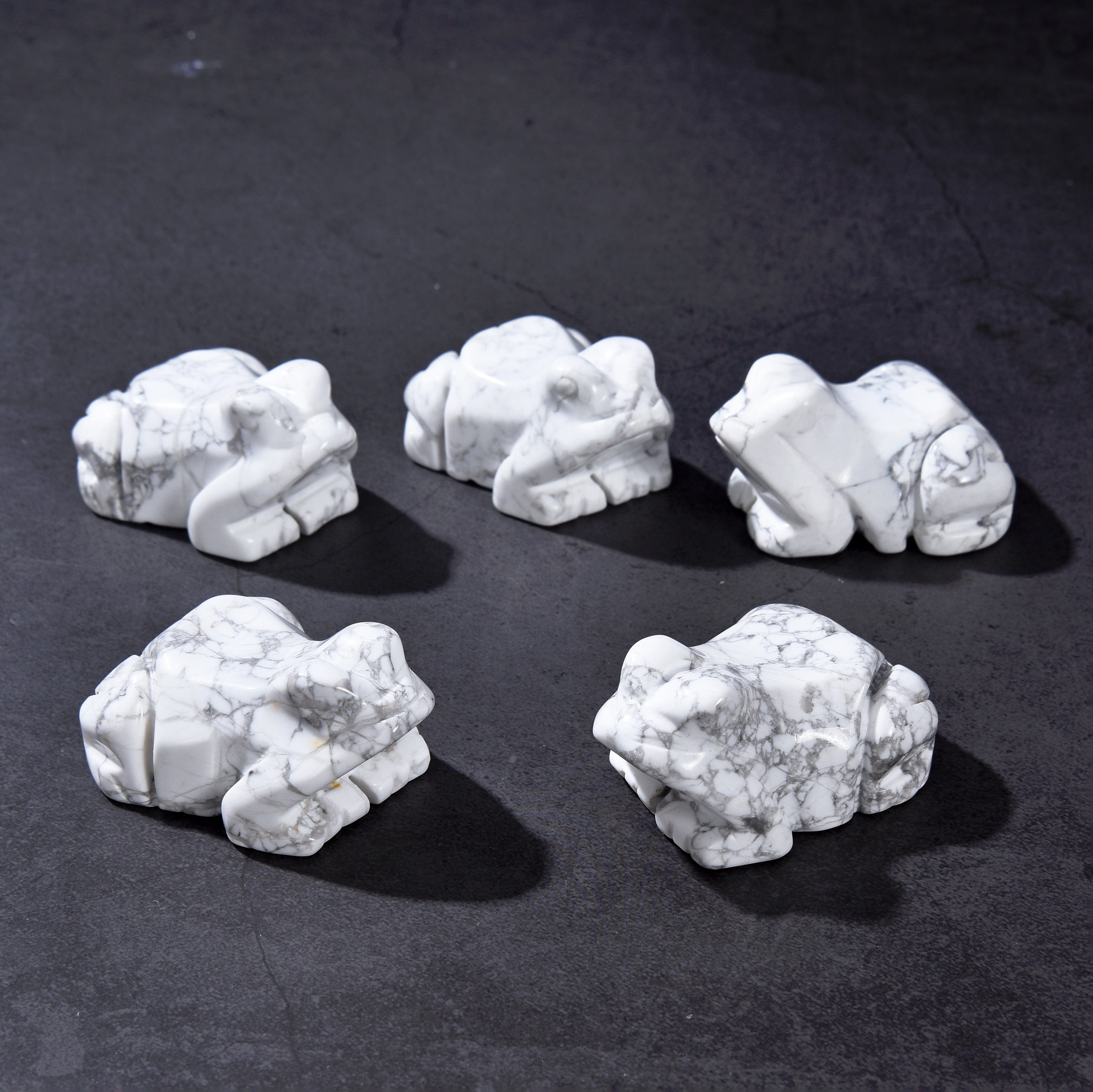 KALIFANO Gemstone Carvings 2" Howlite Frog Natural Gemstone Carving CV13-F-HT