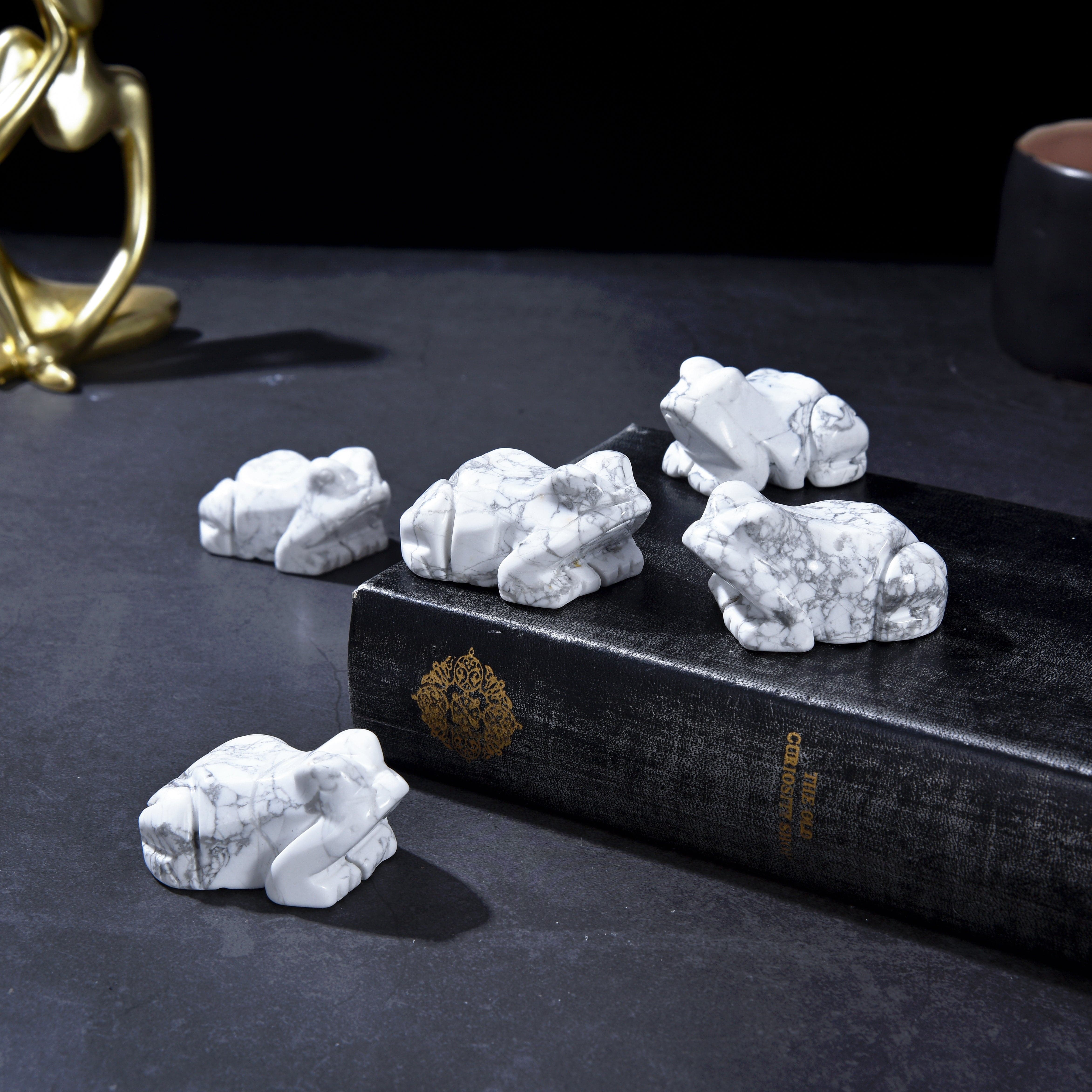 KALIFANO Gemstone Carvings 2" Howlite Frog Natural Gemstone Carving CV13-F-HT
