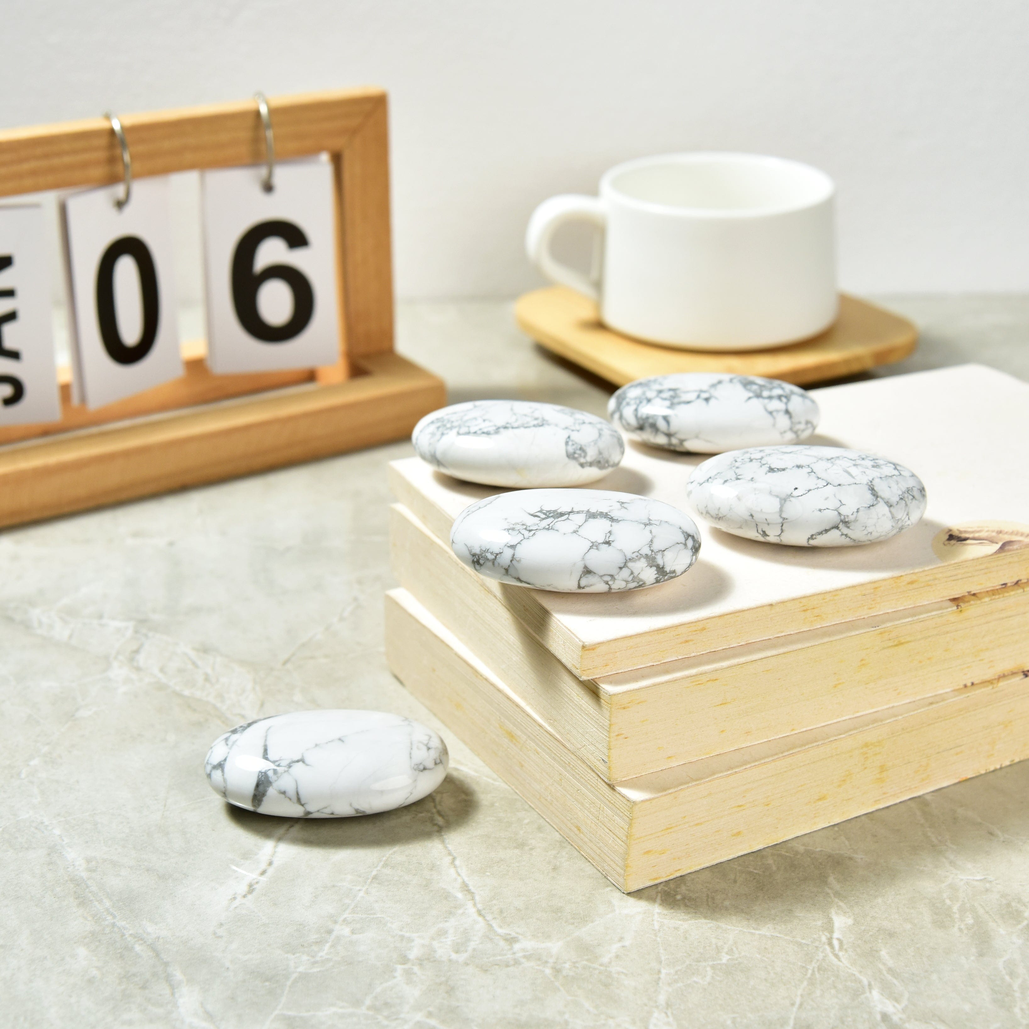 KALIFANO howlite Howlite Palm Stone PS60-HT