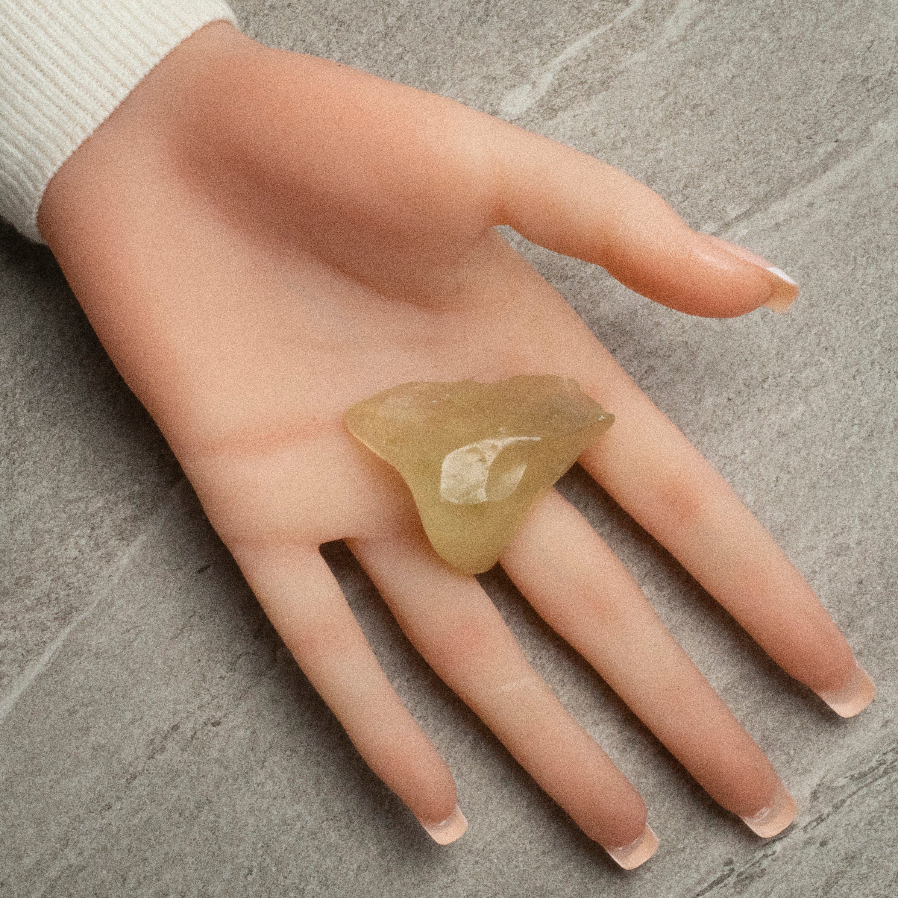 Kalifano Libyan Desert Glass Libyan Desert Glass Tektite - 30 g LG600.027