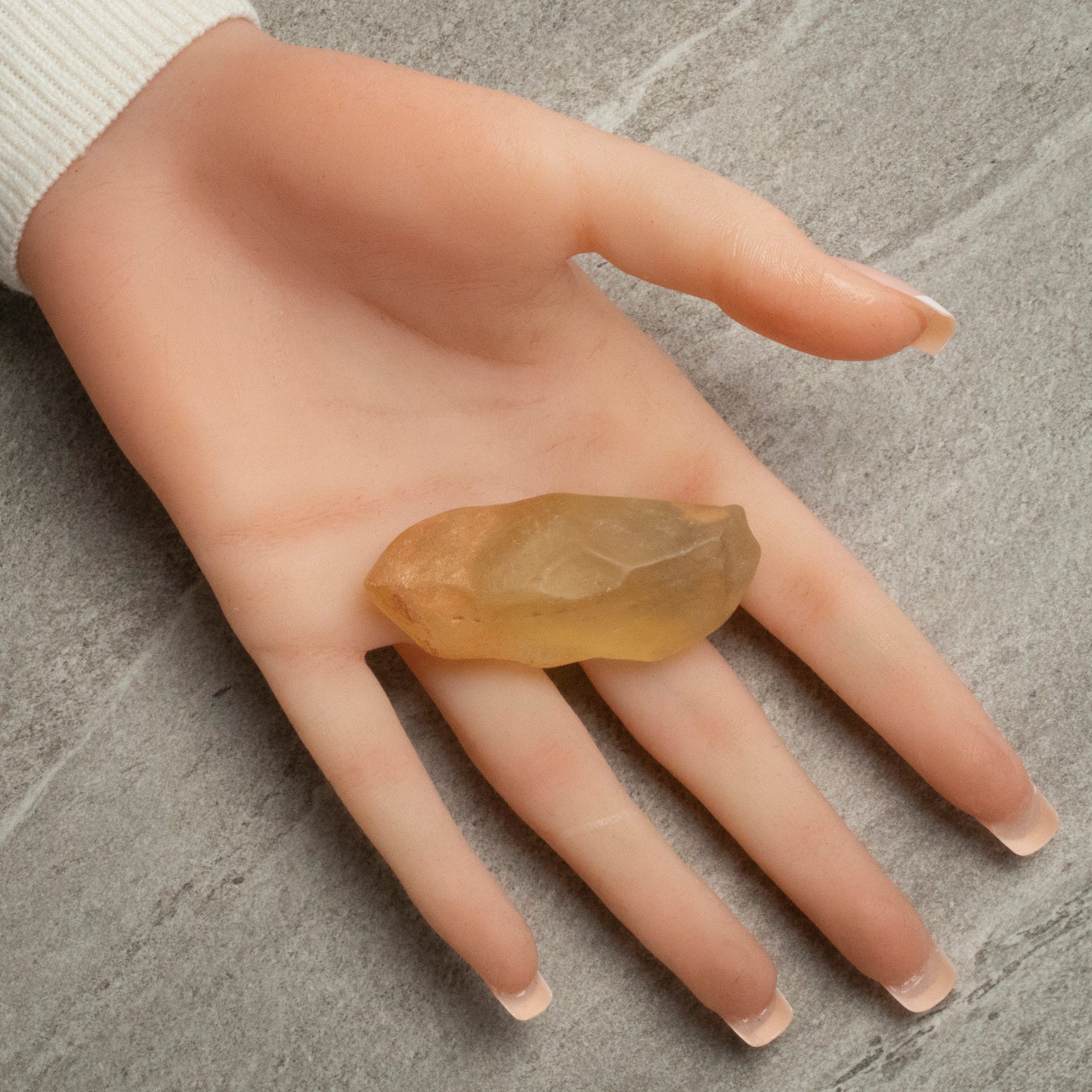 Kalifano Libyan Desert Glass Libyan Desert Glass Tektite - 31 g LG650.030