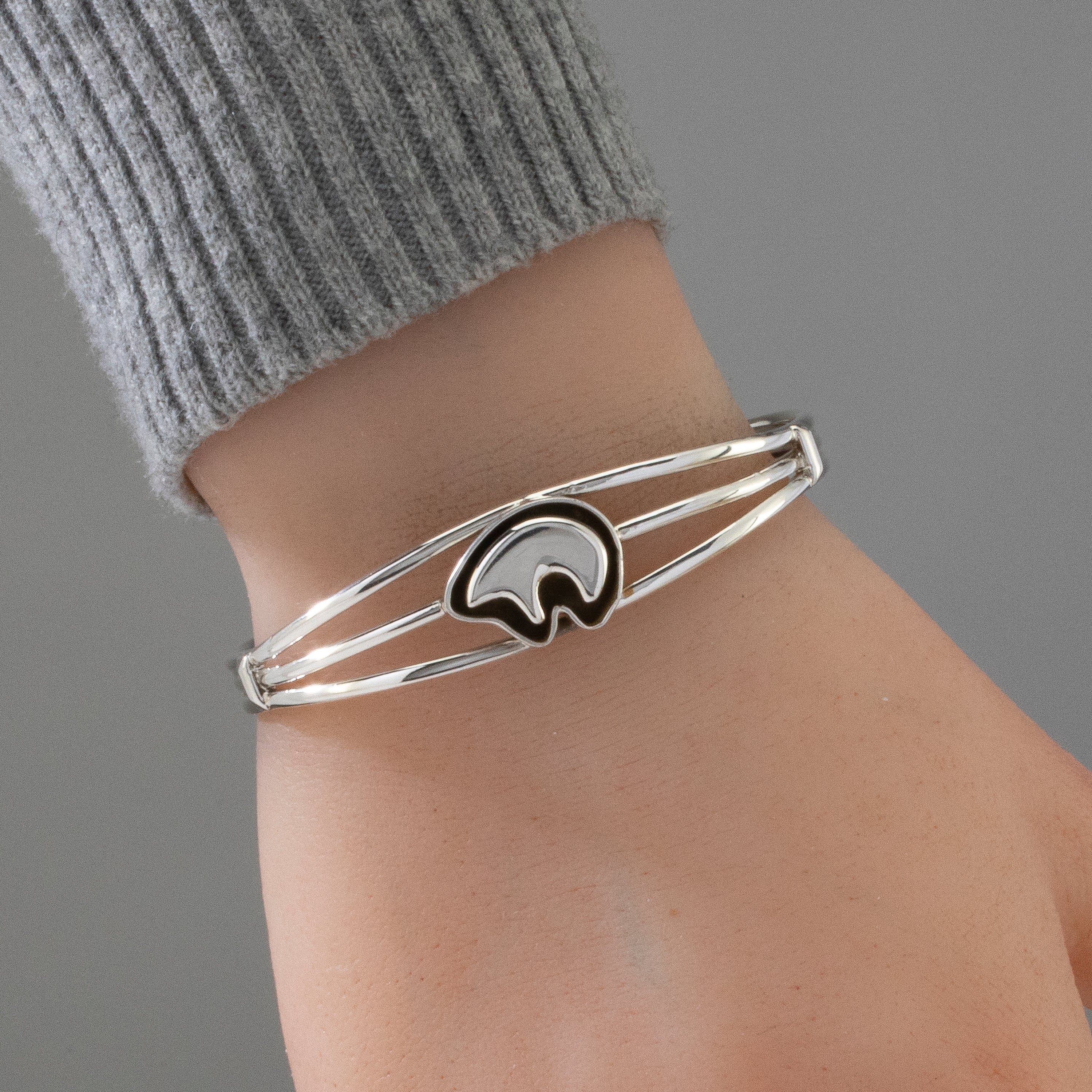 Kalifano Native American Jewelry Bear Navajo USA Native American Made 925 Sterling Silver Cuff NAB350.002