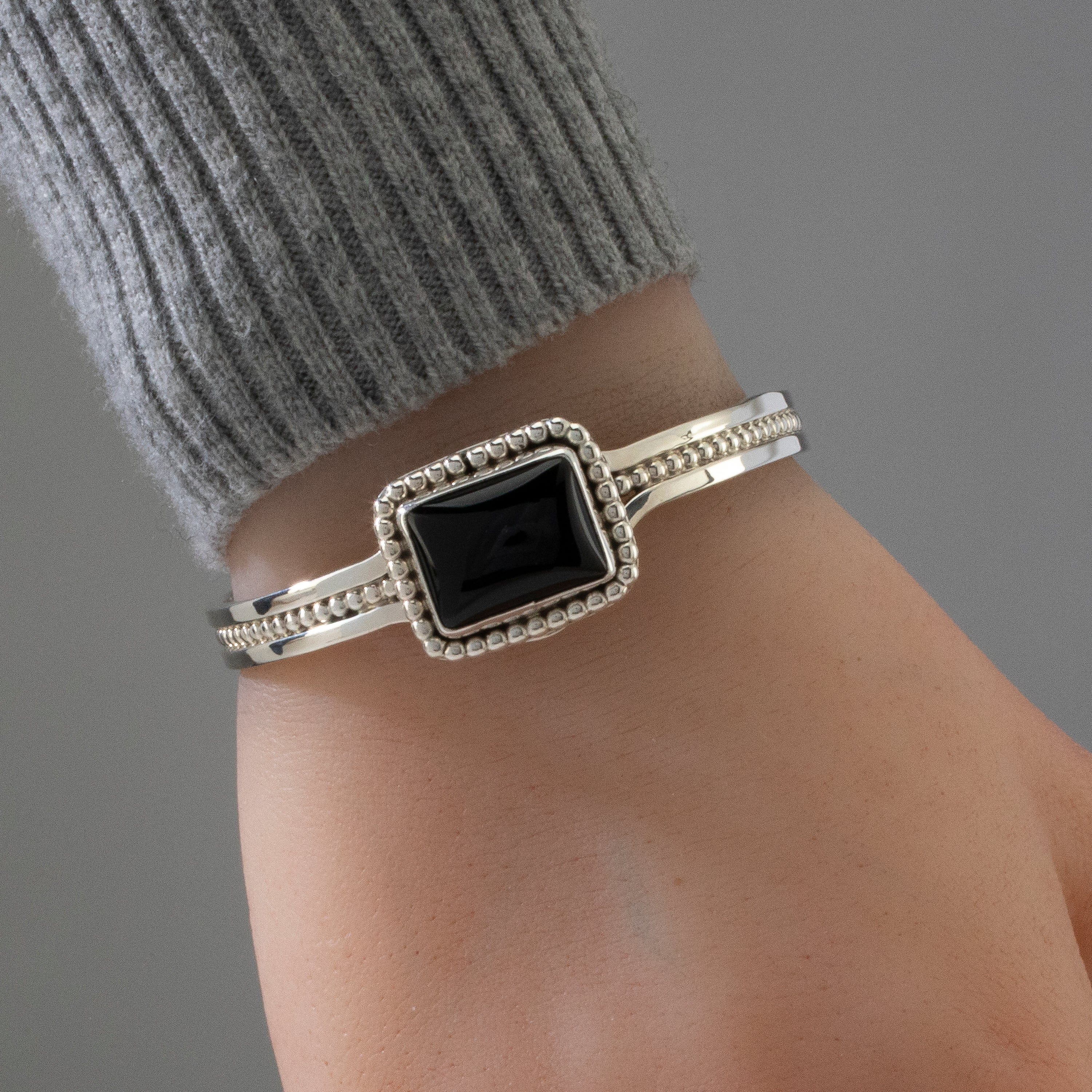 Kalifano Native American Jewelry Black Onyx Navajo USA Native American Made 925 Sterling Silver Cuff NAB600.021