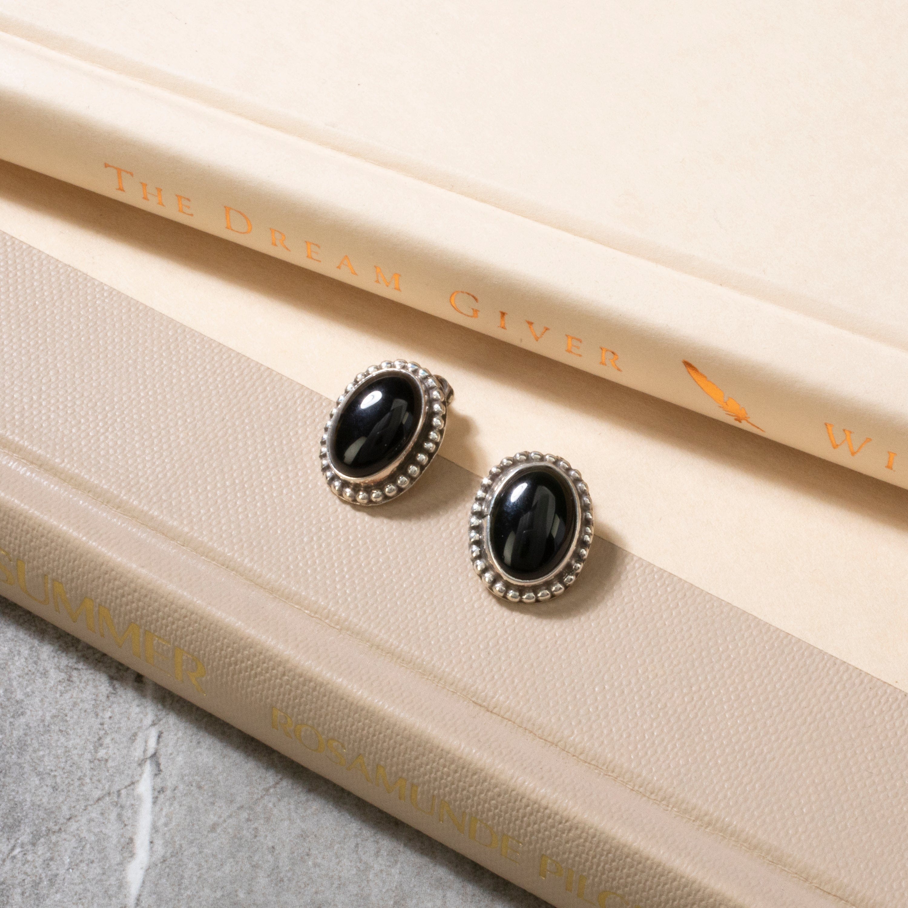Kalifano Native American Jewelry Black Onyx Oval Navajo USA Native American Made 925 Sterling Silver Earrings with Clip On Backing NAE180.001