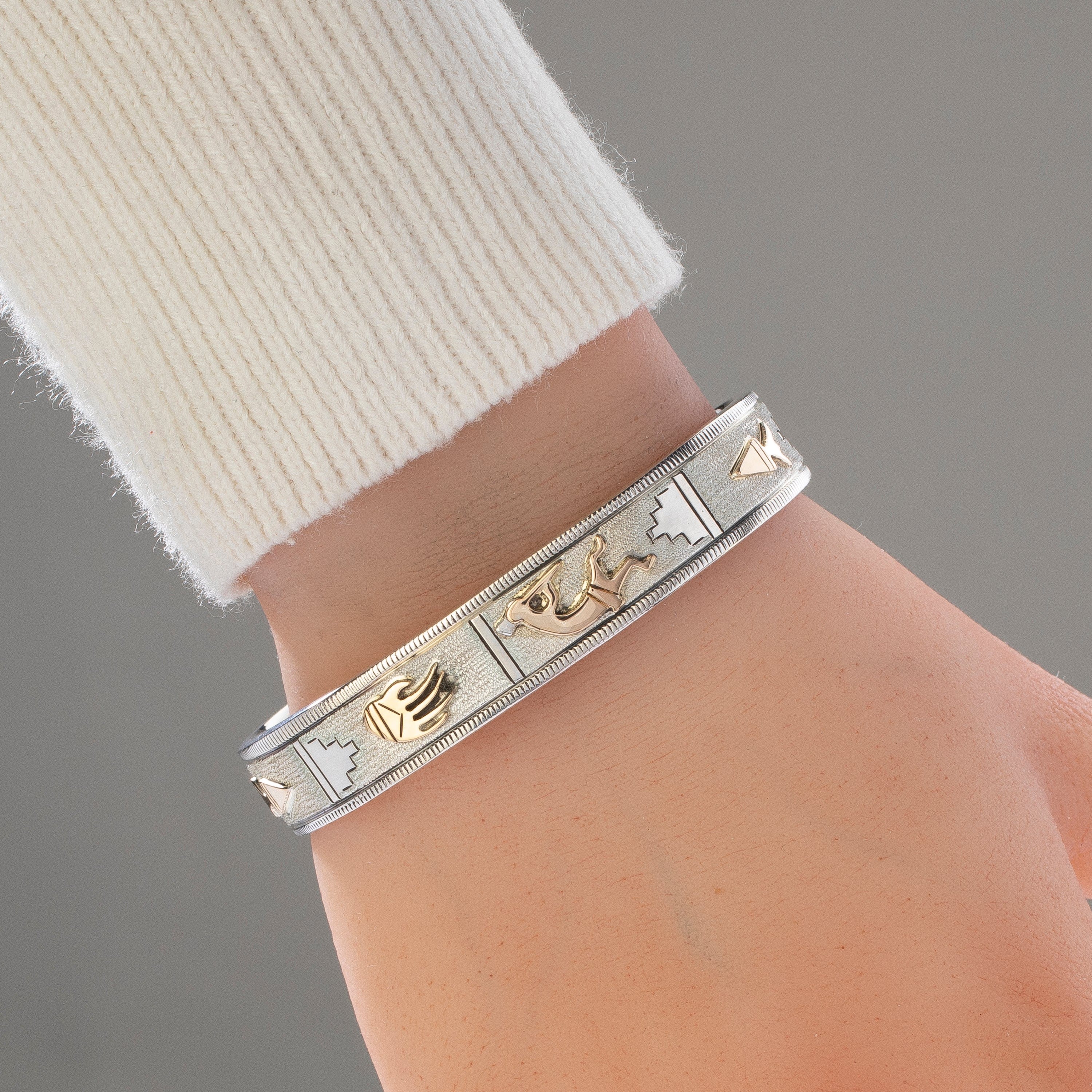 Kalifano Native American Jewelry Lee Bennett 14K Gold Kokopelli & Bear Paw Navajo USA Native American Made 925 Sterling Silver Cuff NAB1900.010