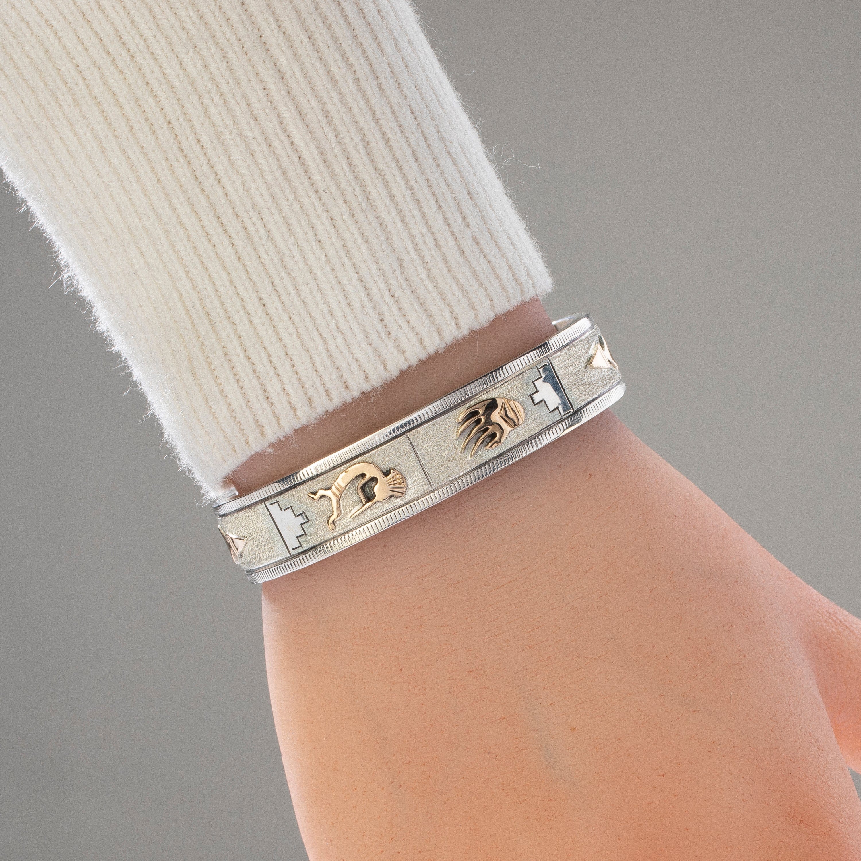 Kalifano Native American Jewelry Lee Bennett 14K Gold Kokopelli & Bear Paw Navajo USA Native American Made 925 Sterling Silver Cuff NAB1900.012