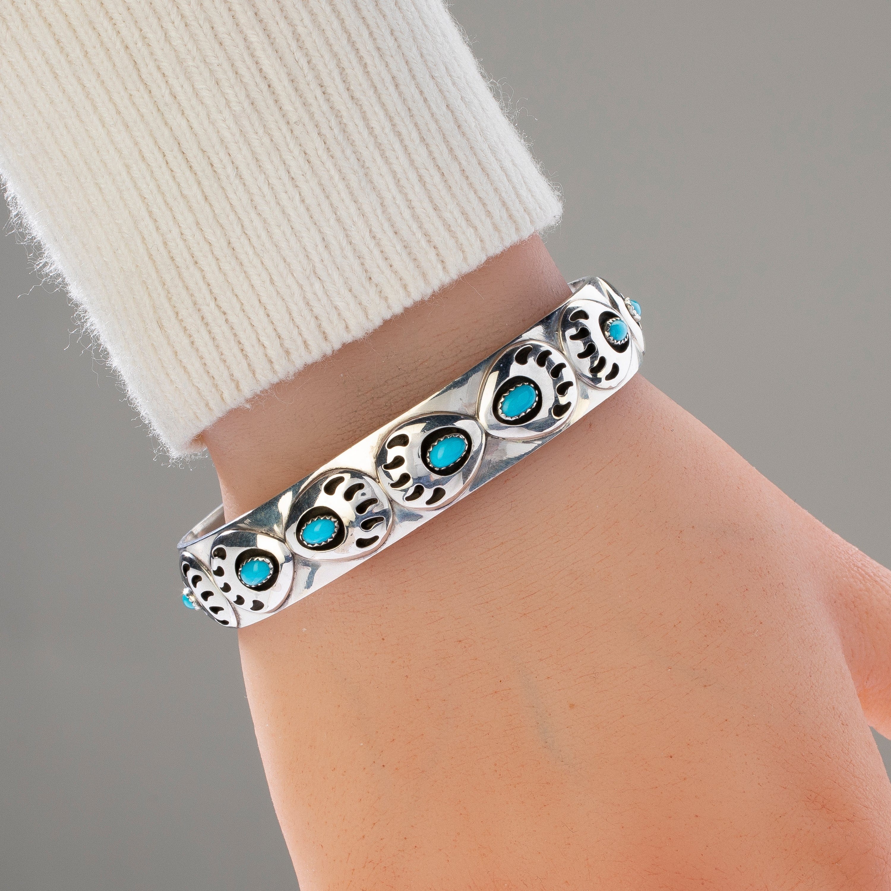 Kalifano Native American Jewelry Patrick Yazzie Sleeping Beauty Turquoise Navajo Bear Paw USA Native American Made 925 Sterling Silver Cuff NAB1200.019