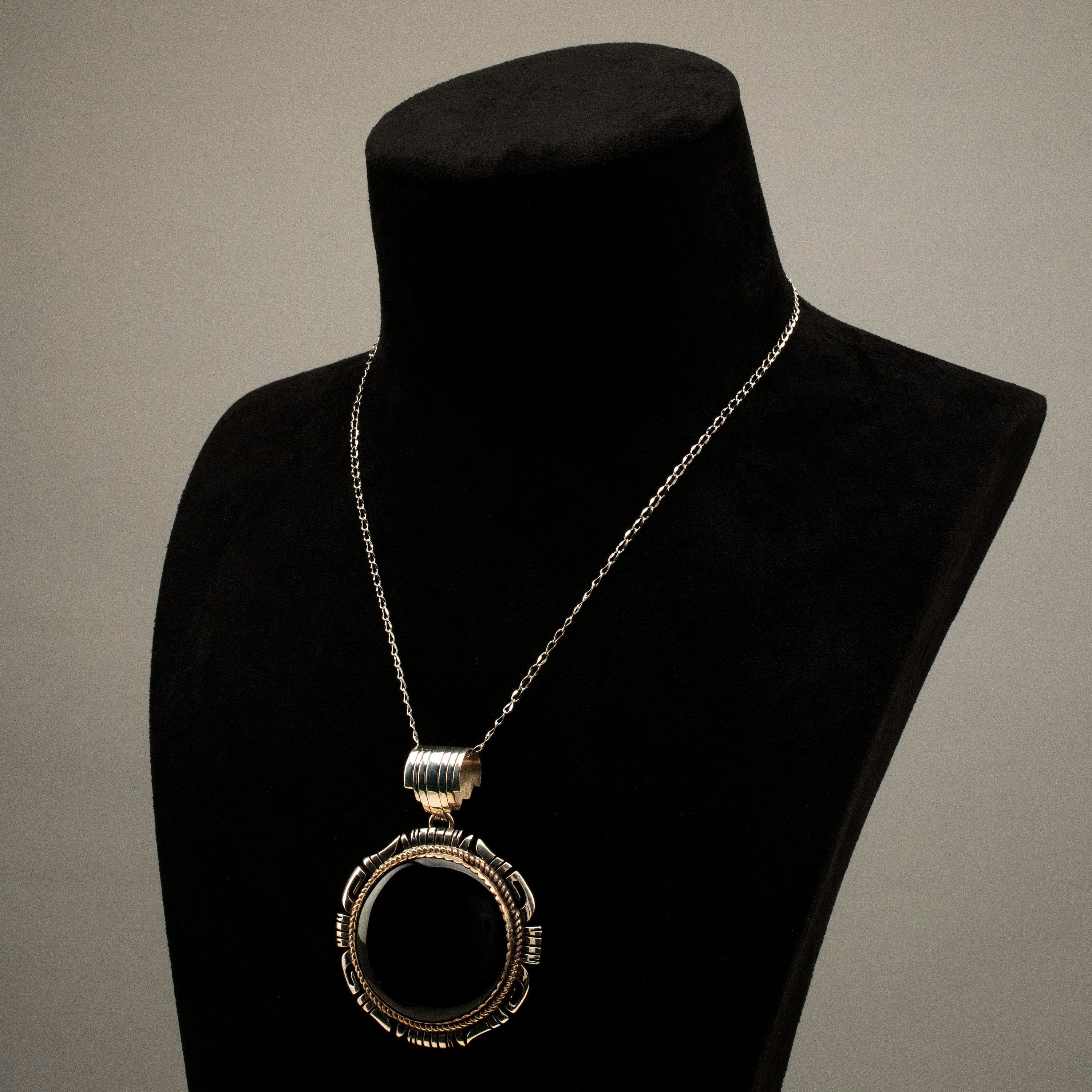 Kalifano Native American Jewelry R. Hoskie Dine Round Black Onyx Navajo USA Native American Made 925 Sterling Silver Pendant NAN1500.022