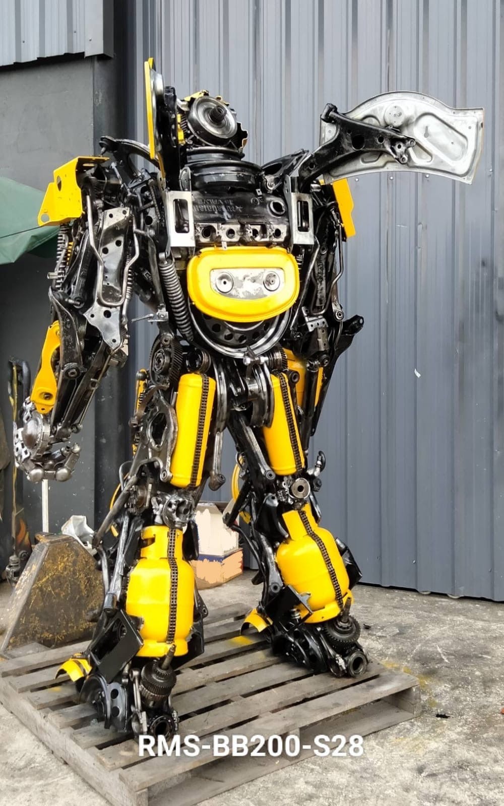 Kalifano Recycled Metal Art 79" Bumblebee Inspired Recycled Metal Art Sculpture RMS-BB200-S28