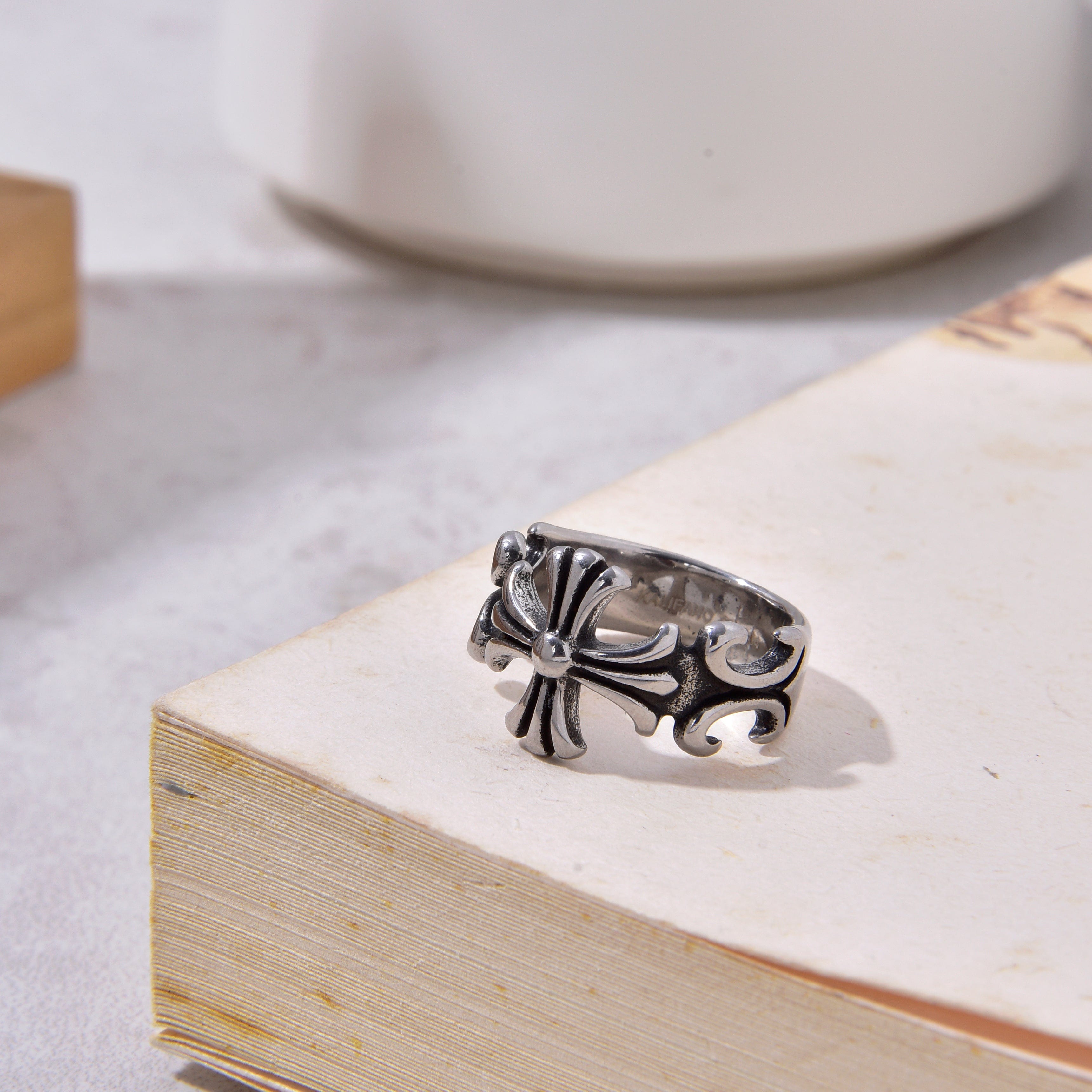 Kalifano Steel Hearts Jewelry Silver Cross Steel Hearts Ring