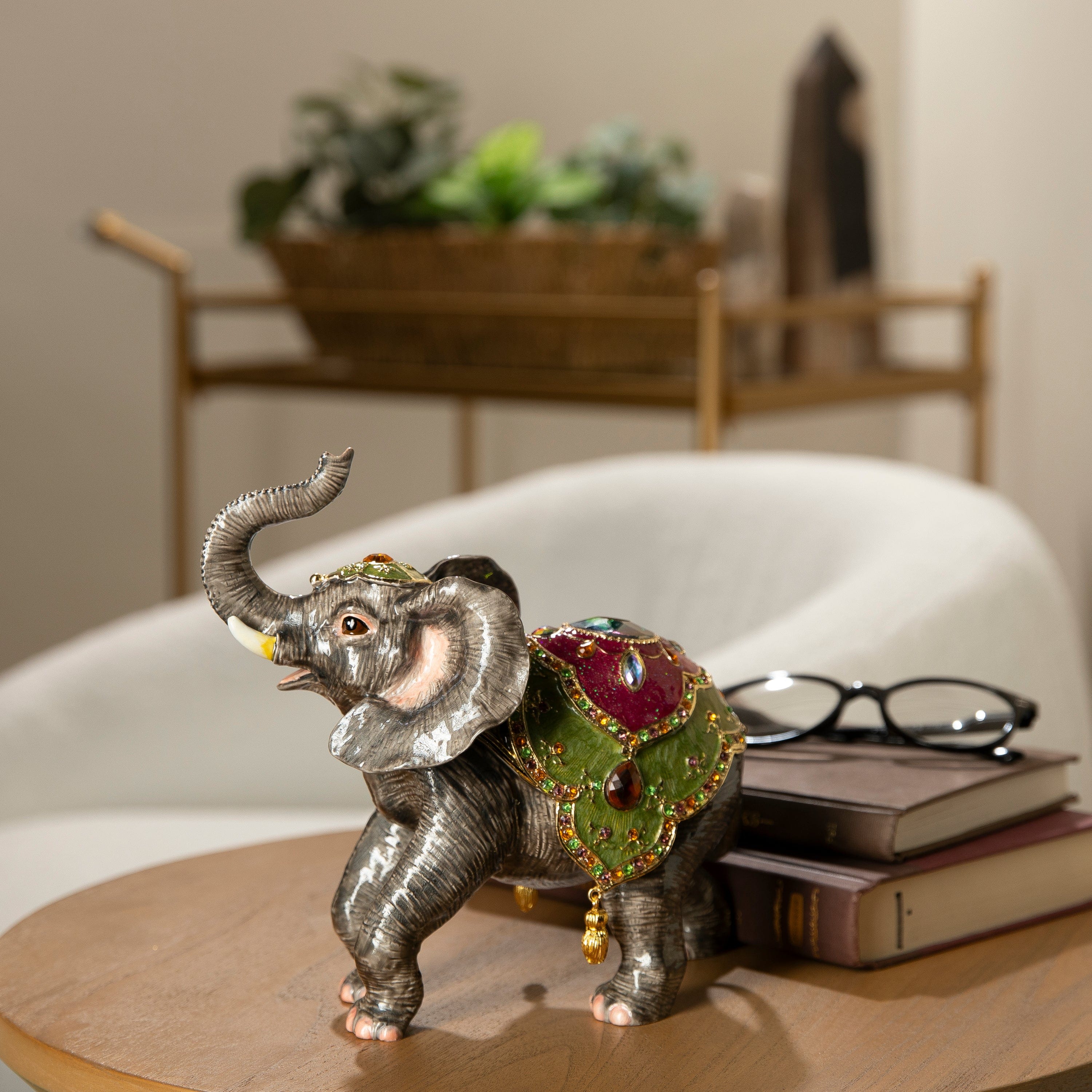 Kalifano Vanity Figurine Elephant Figurine Keepsake Box made with Crystals SVA-124