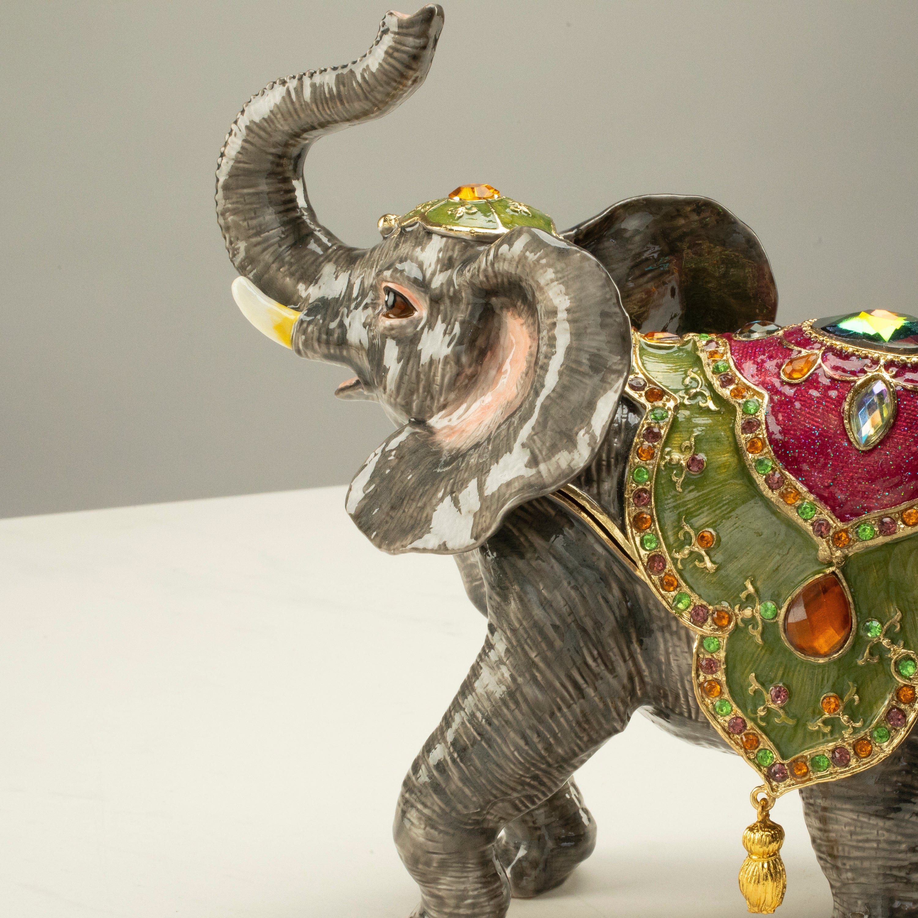 Kalifano Vanity Figurine Elephant Figurine Keepsake Box made with Crystals SVA-124
