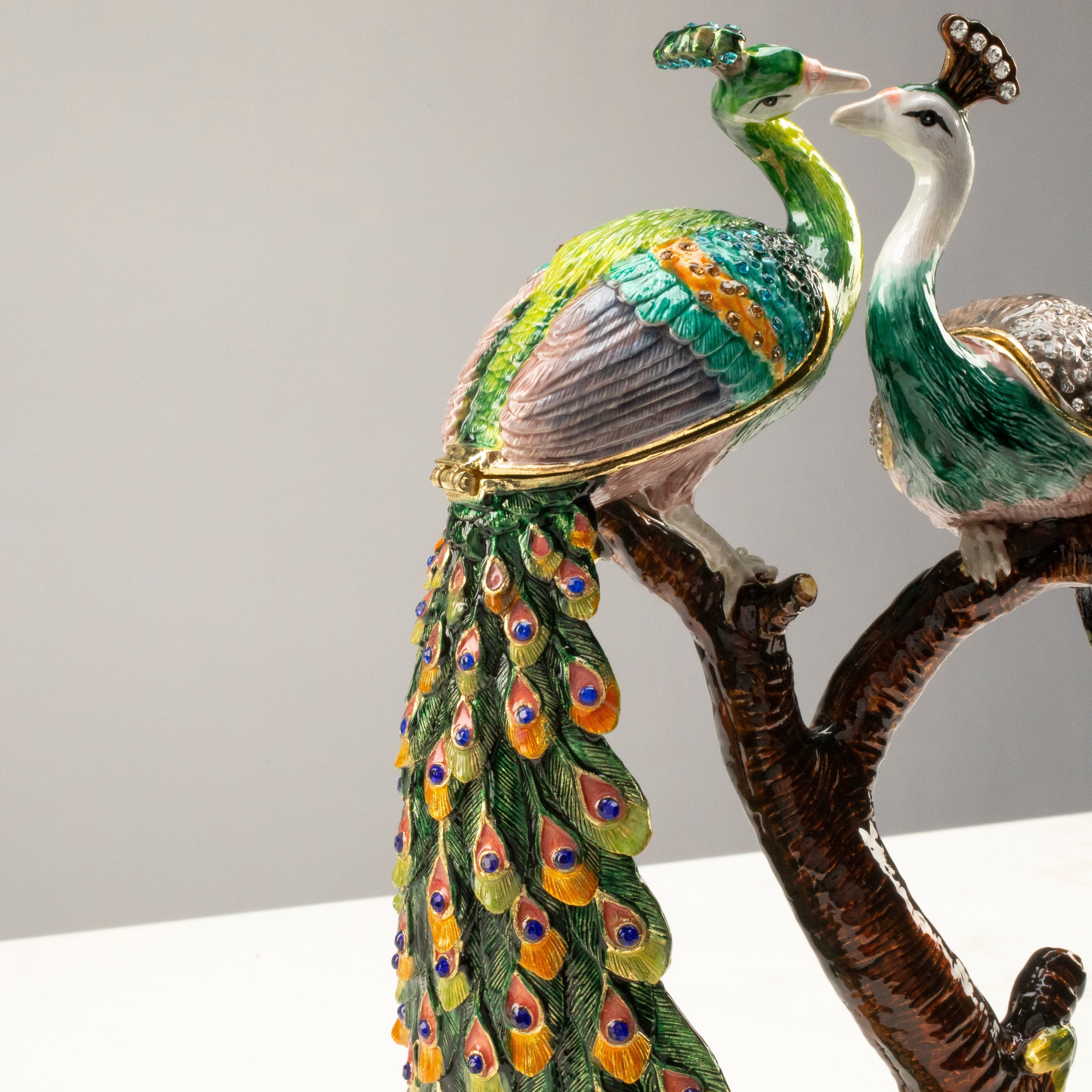 Kalifano Vanity Figurine Lovers Peacock Figurine Keepsake Box made with Crystals SVA-112