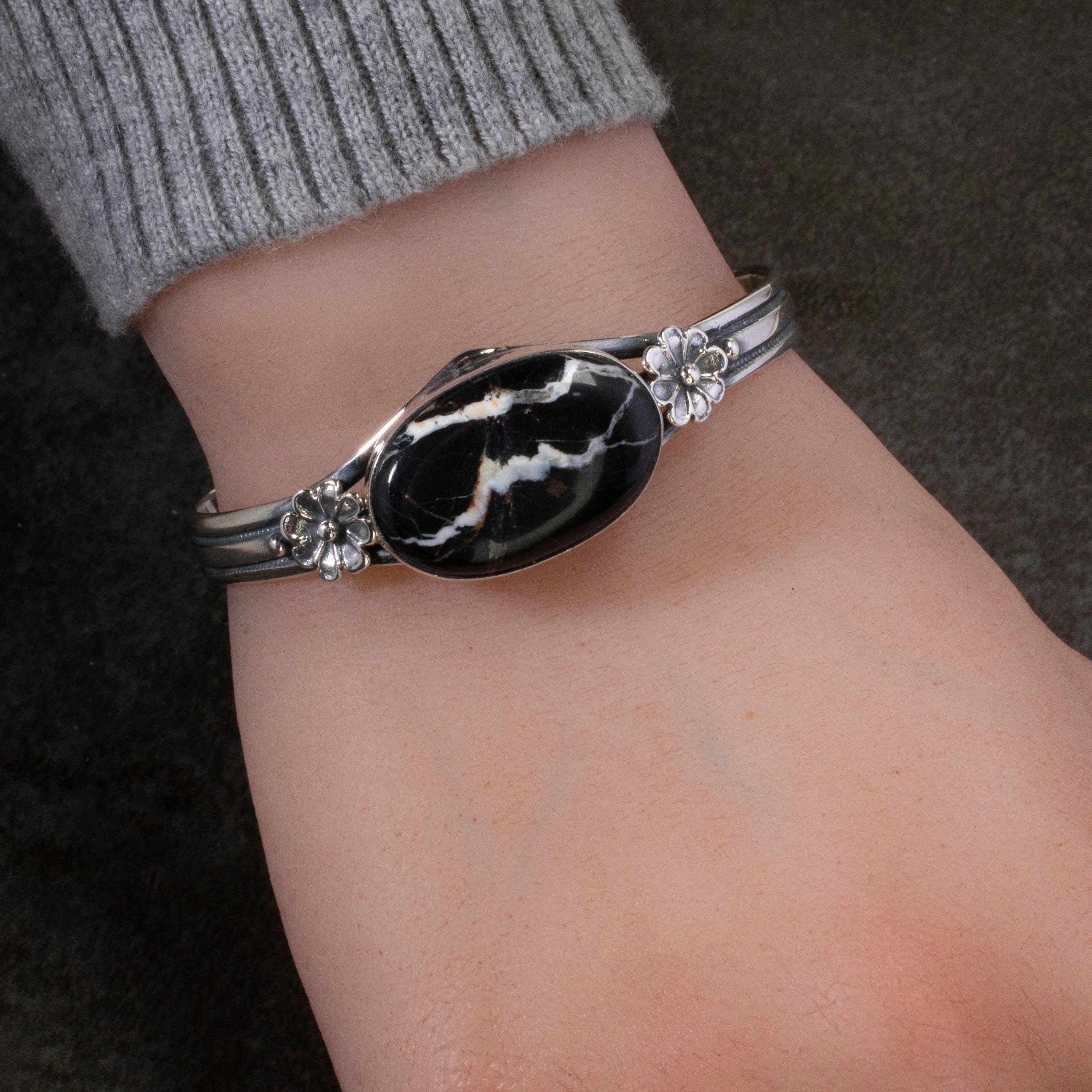 Kalifano Southwest Silver Jewelry White Buffalo Turquoise USA Handmade 925 Sterling Silver Cuff NMB800.003