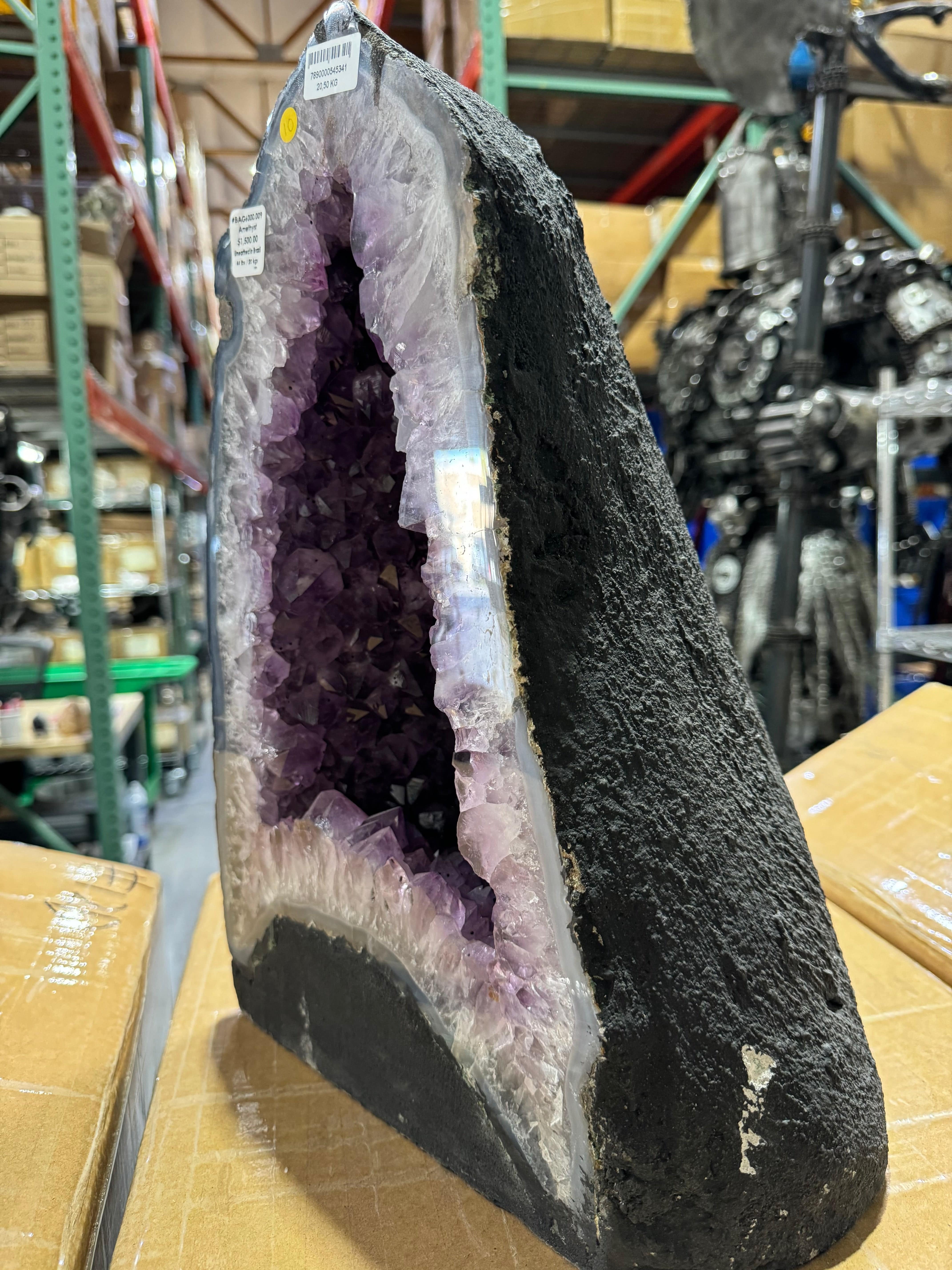 Kalifano Amethyst Amethyst Geode Cathedral from Brazil - 16" / 44 lbs BAG6000.010