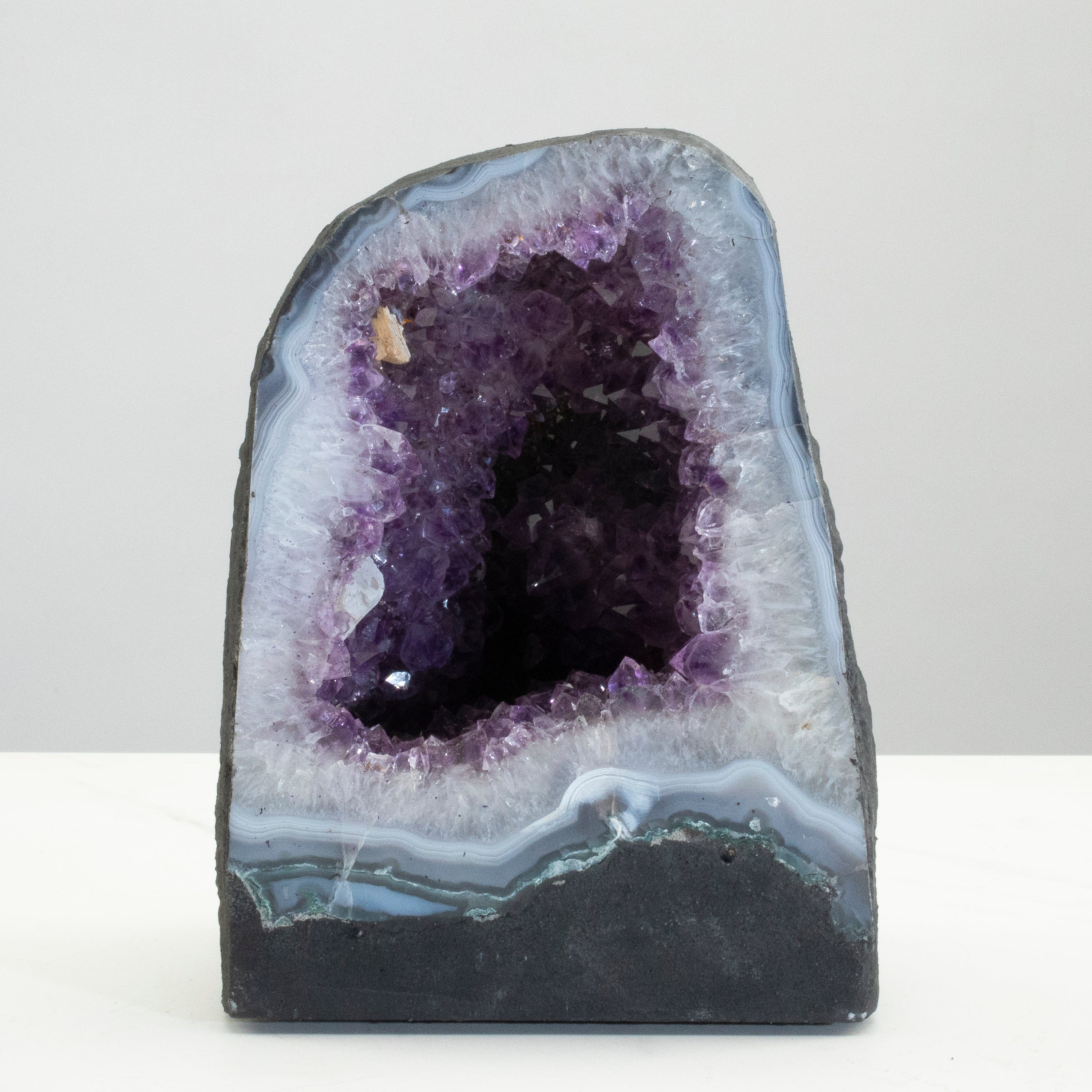 Kalifano Amethyst Amethyst Geode Cathedral from Brazil - 7" / 7.9lbs BAG1000.013