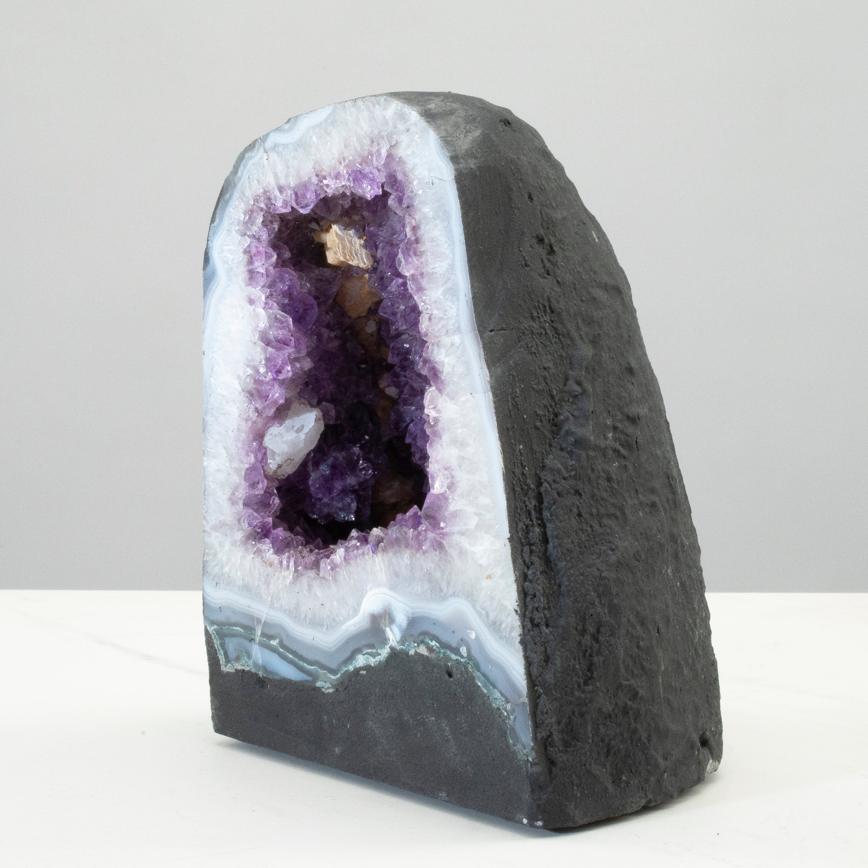 Kalifano Amethyst Amethyst Geode Cathedral from Brazil - 7" / 7.9lbs BAG1000.013