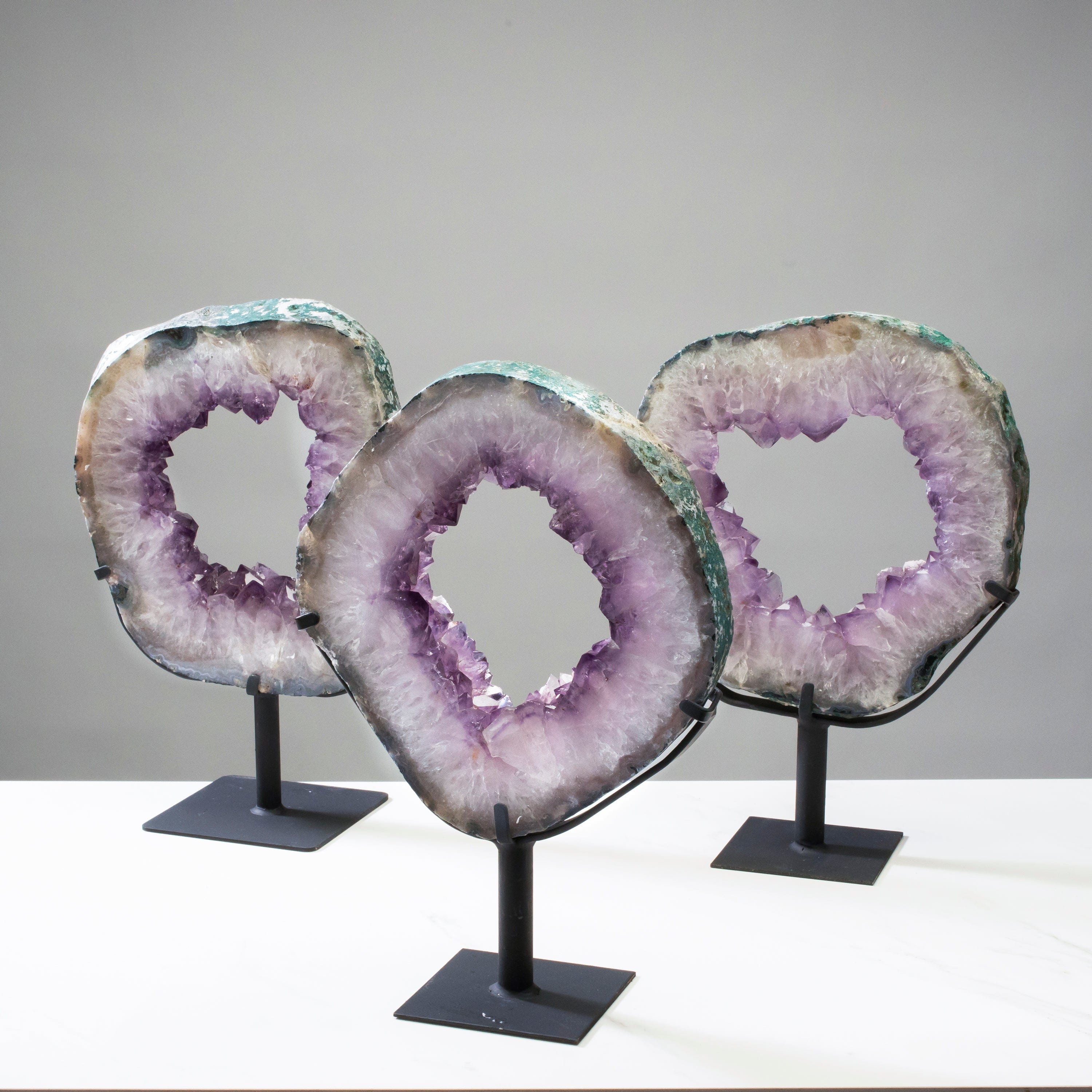 Kalifano Amethyst Amethyst Geode Slice Ring from Brazil on Custom Stand- 14" / 12 lbs BAGR1400