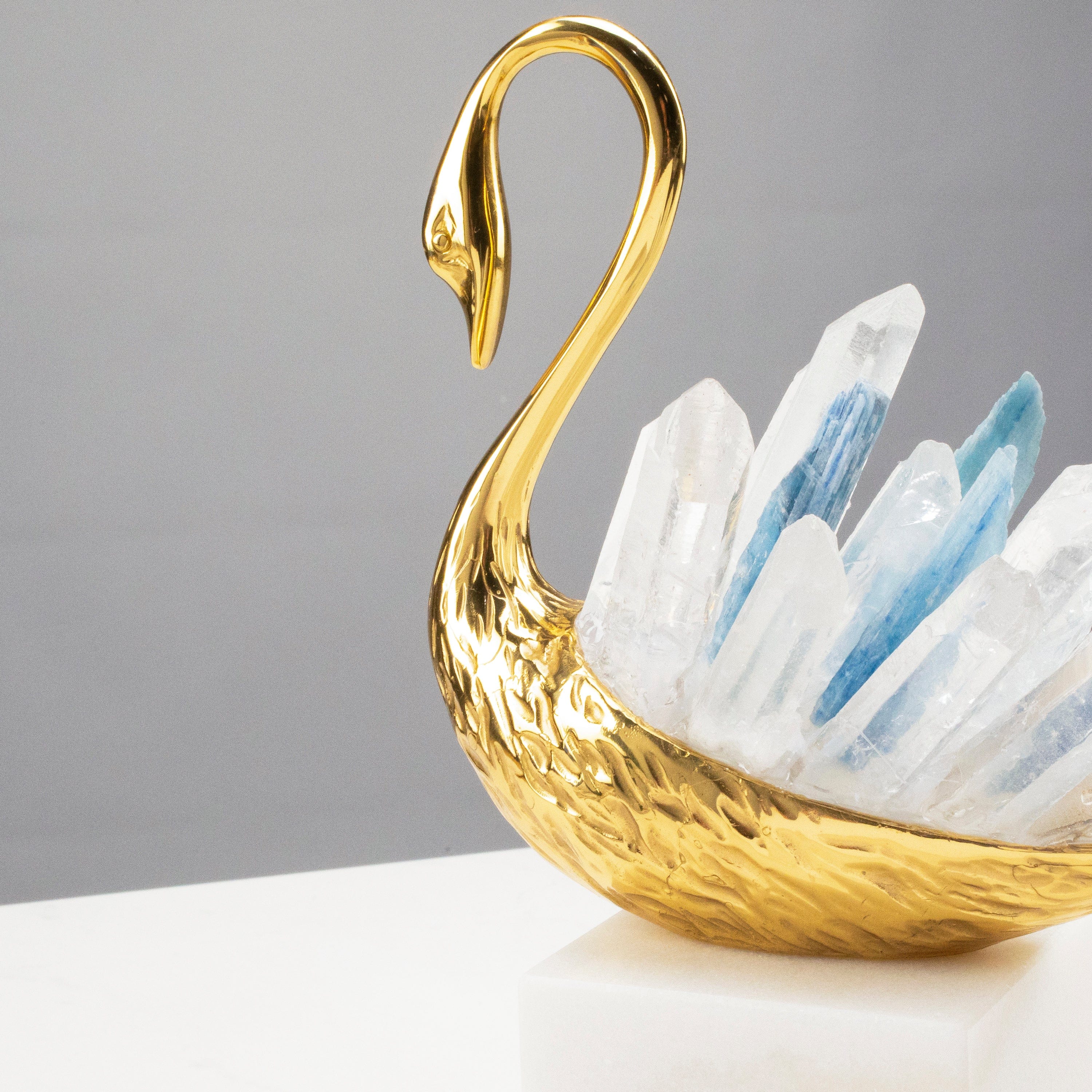 KALIFANO Crystal Home Decor Brass Swan with Kyanite and Quartz Cluster HG1718B-QZ