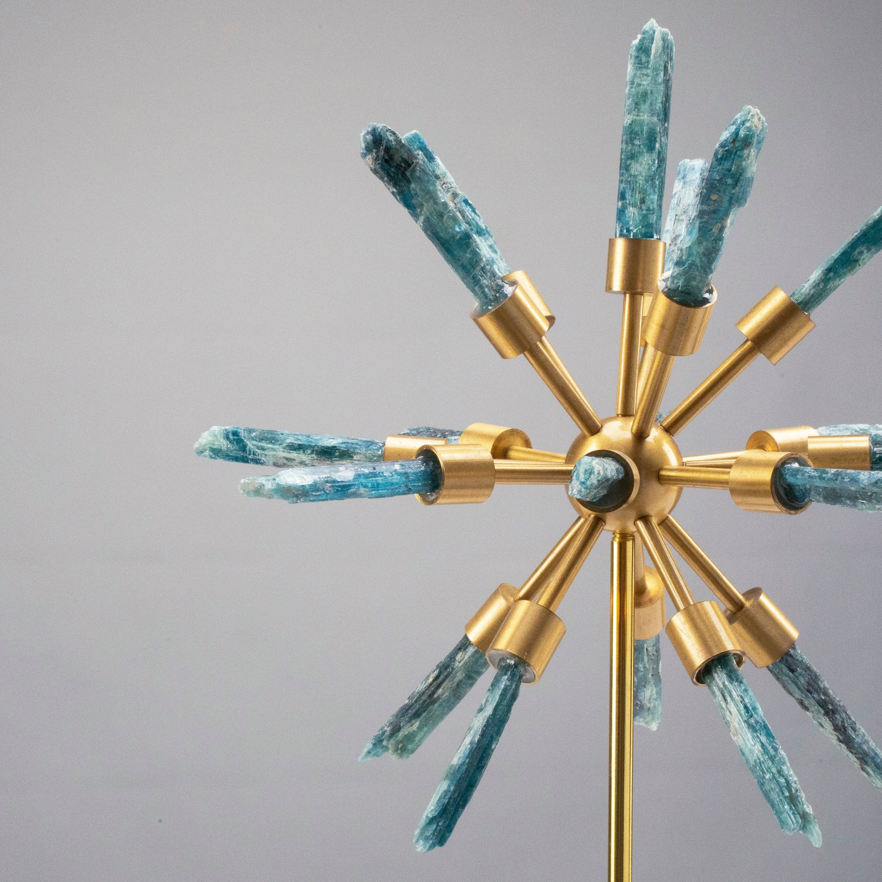 KALIFANO Crystal Home Decor Kyanite Star on Green Marble Base with Brass Stand HG1231B-KY