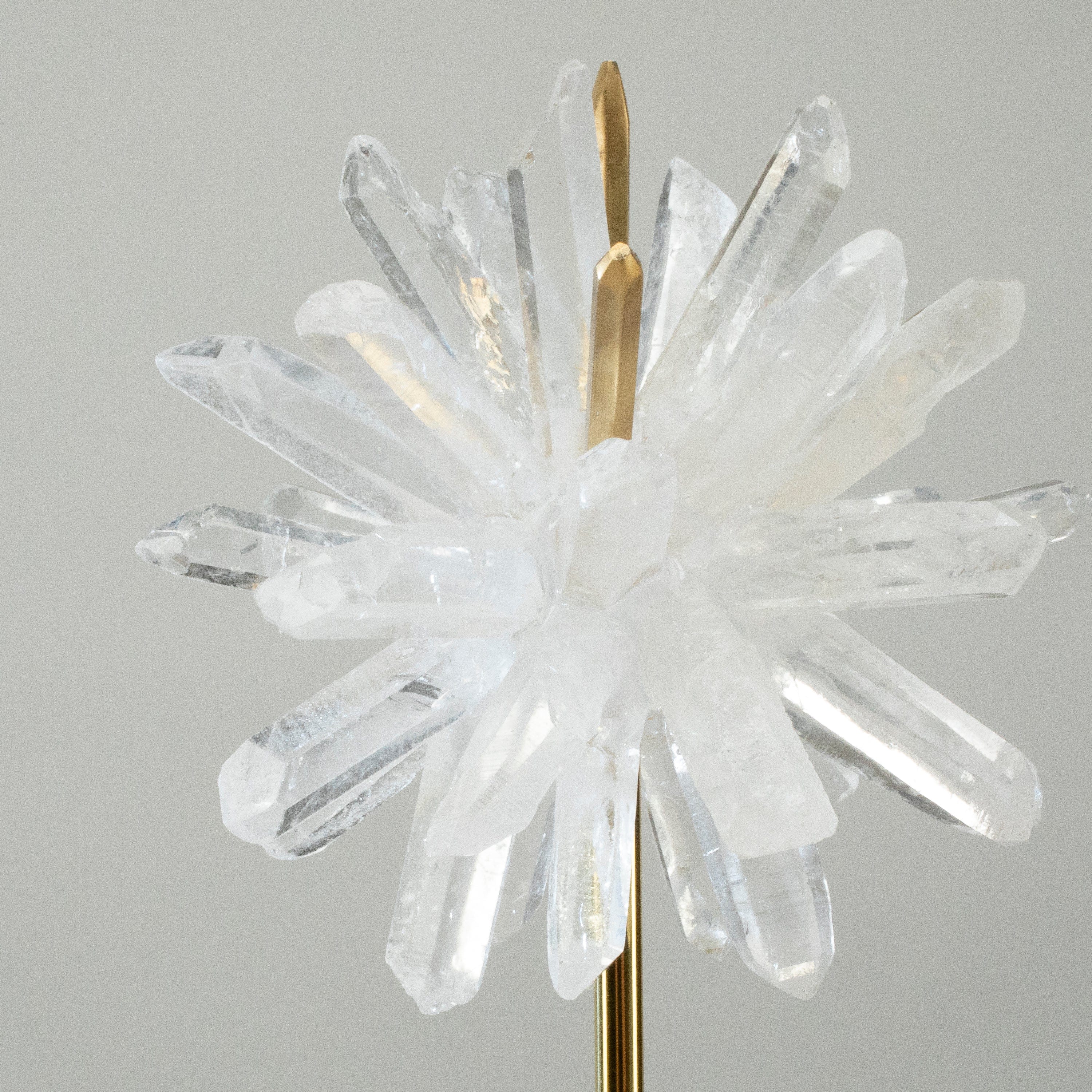 KALIFANO Crystal Home Decor Quartz Cluster Star on Brass and Acrylic Base - 15" HG1406B-QZ