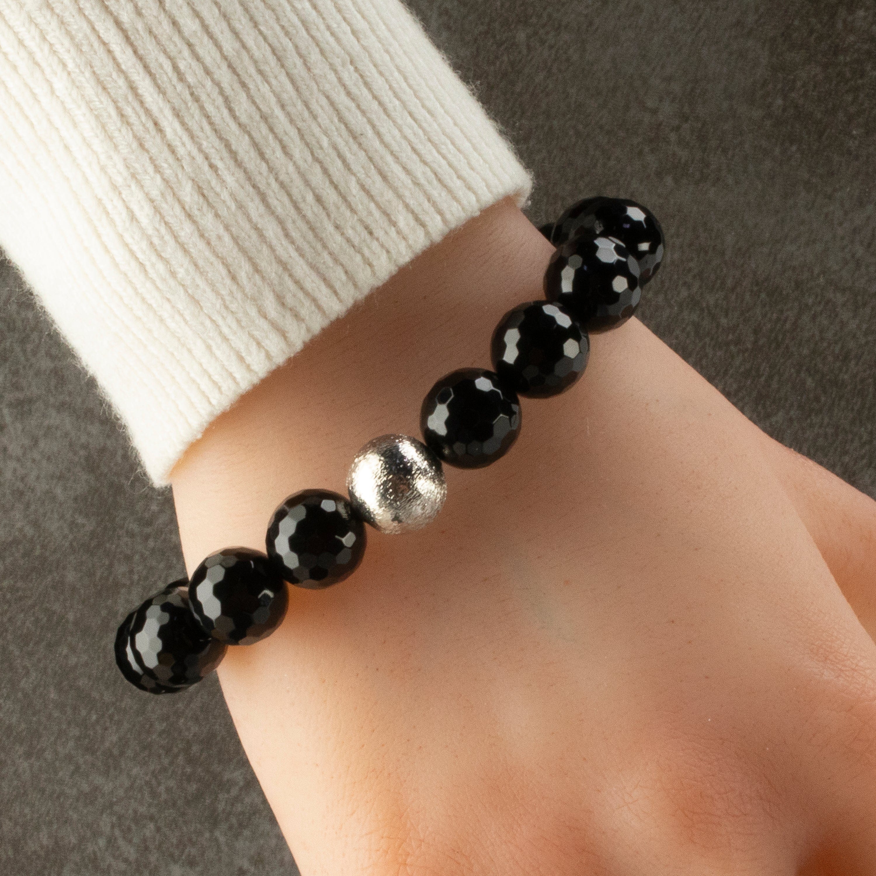 Kalifano Gemstone Bracelets Black Agate 12mm Beads with Matte Silver Accent Bead Elastic Gemstone Bracelet RED-BGP-070