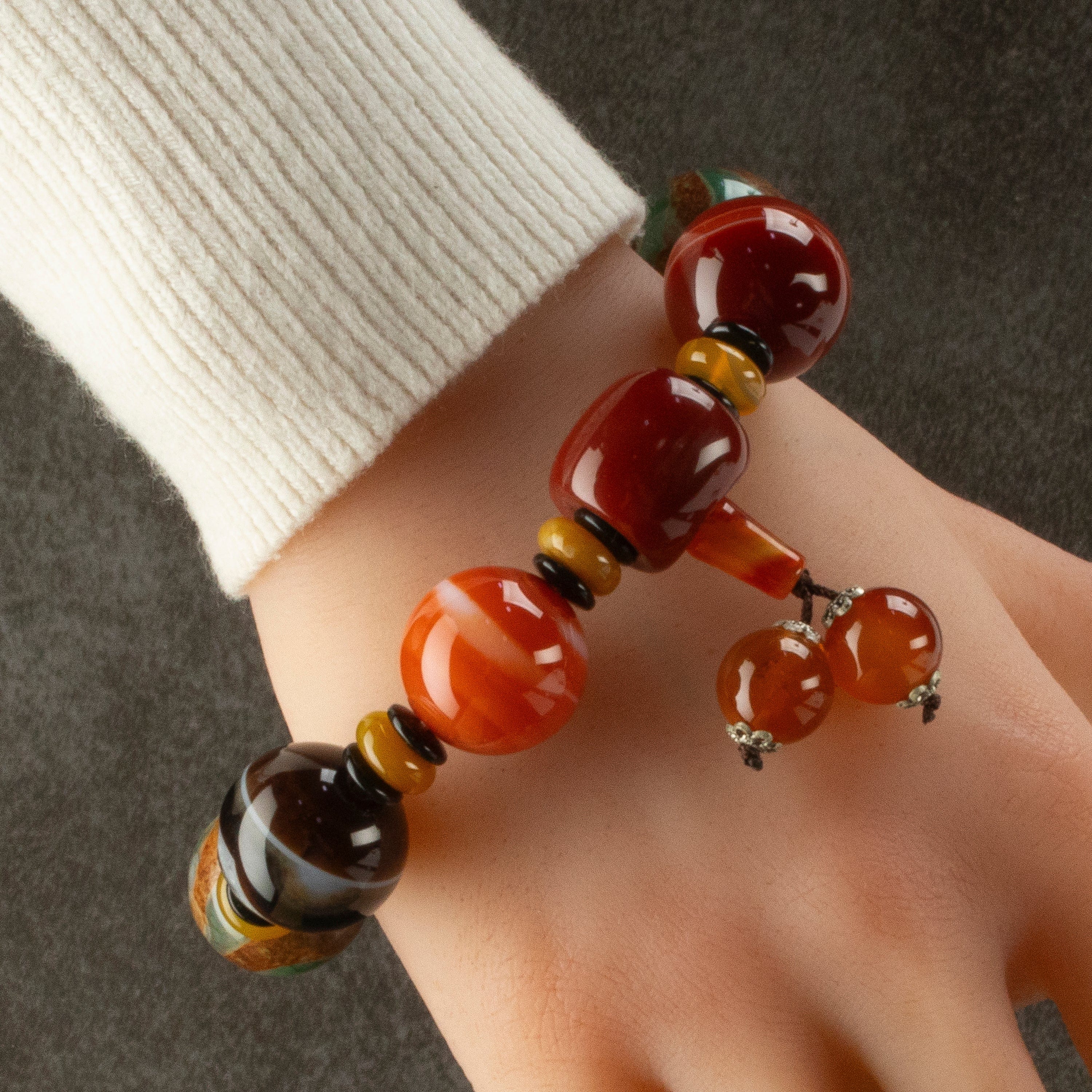 Kalifano Gemstone Bracelets Carnelian & Agate 20mm Bead Gemstone Elastic Bracelet with Tassel WHITE-BGP-064