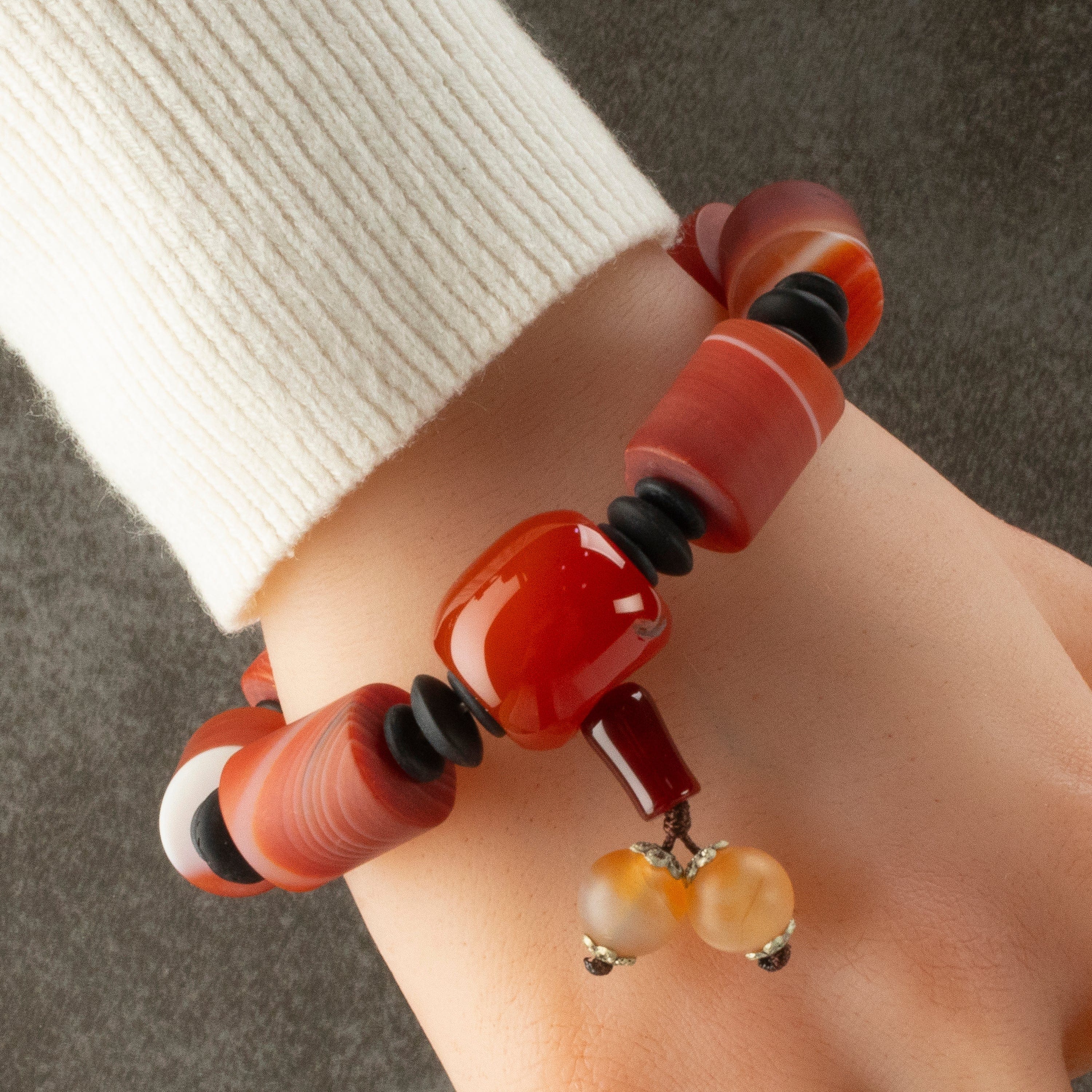 Kalifano Gemstone Bracelets Carnelian & Black Agate Gemstone Elastic Bracelet with Tassel WHITE-BGP-059