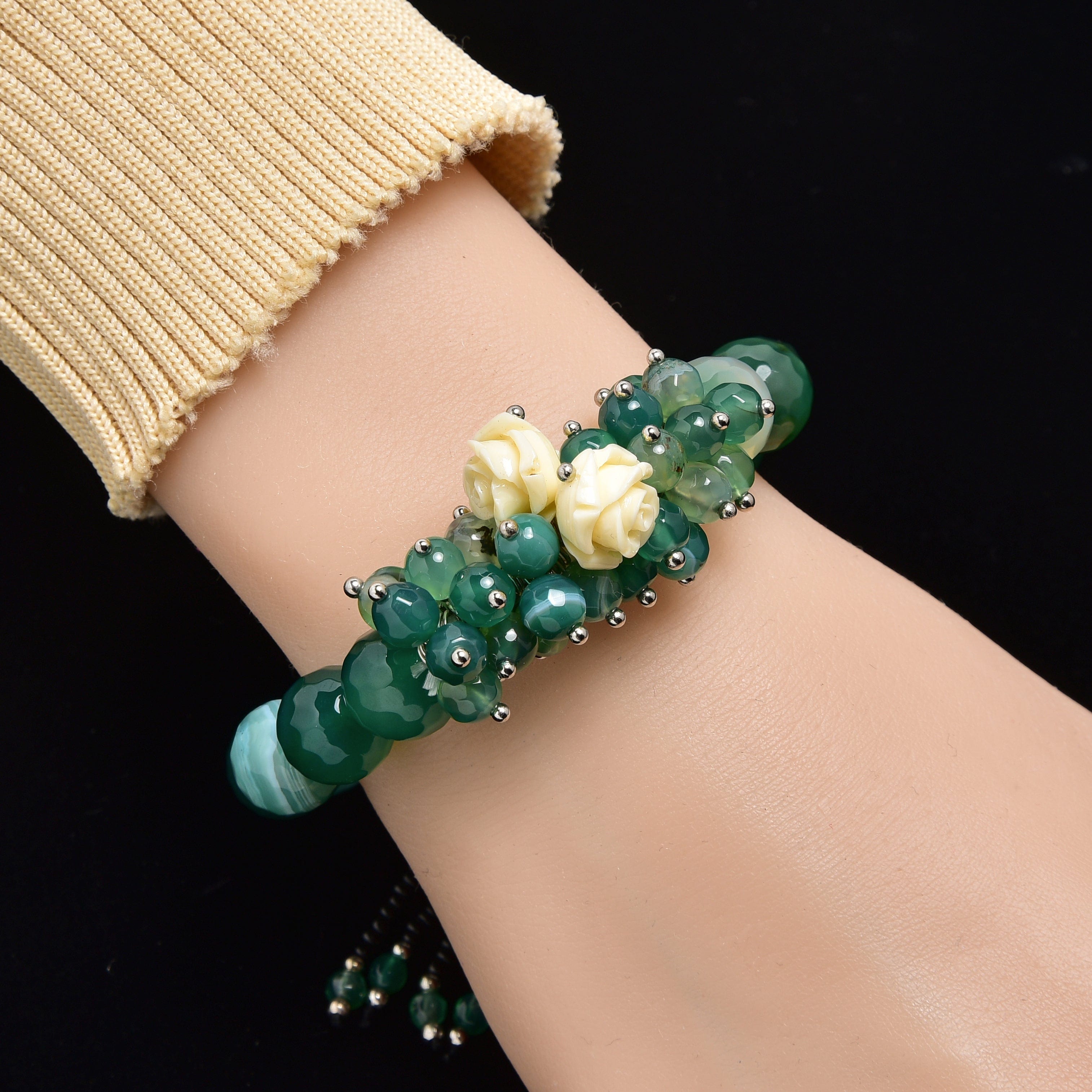 Kalifano Gemstone Bracelets Faceted Green Agate with Flower Accents 12mm Gemstone Bead Elastic Bracelet GOLD-BGP-FGN