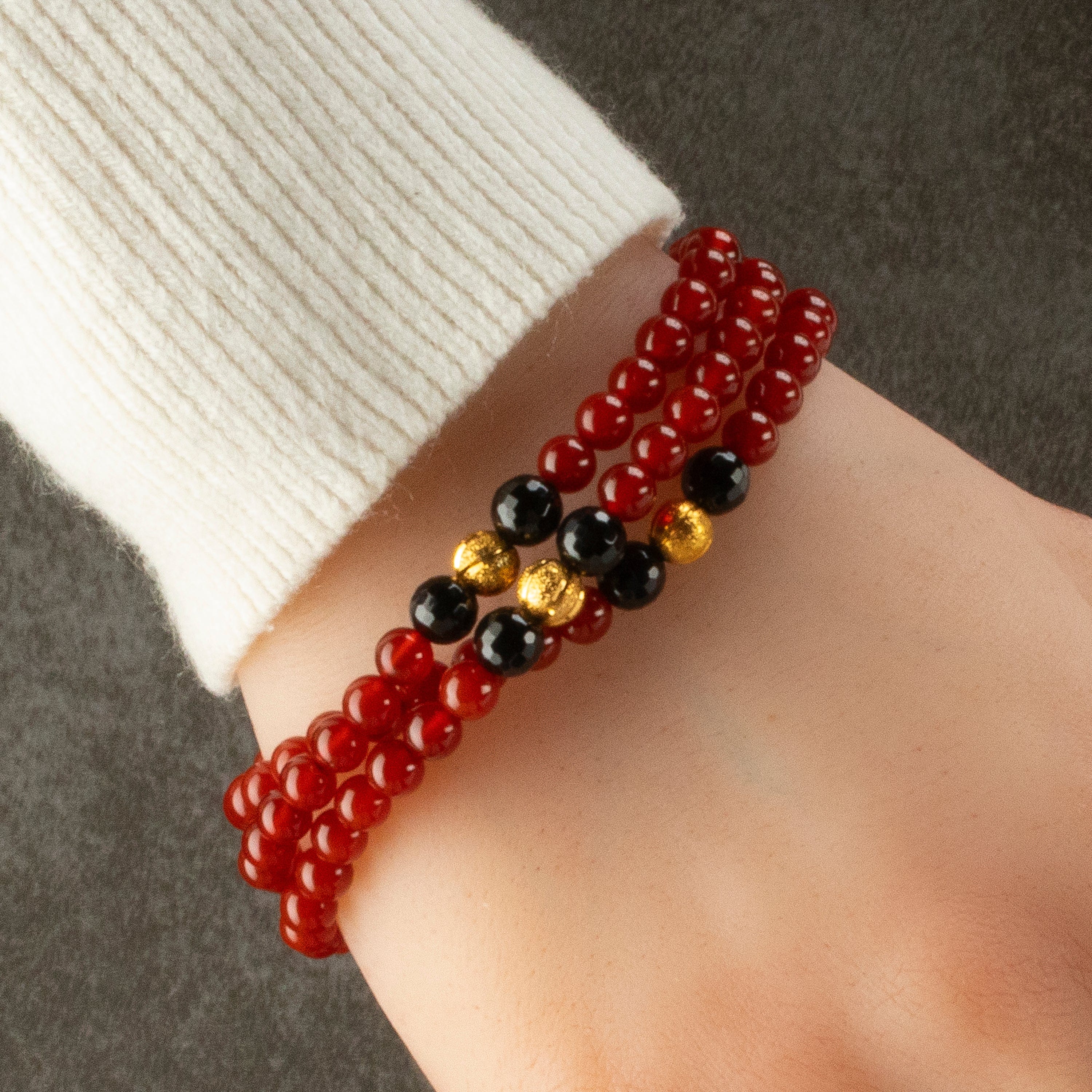 Kalifano Gemstone Bracelets Red Agate 6mm Beads with Black Agate & Gold Accent Beads Triple Wrap Gemstone Elastic Bracelet WHITE-BGI3-080