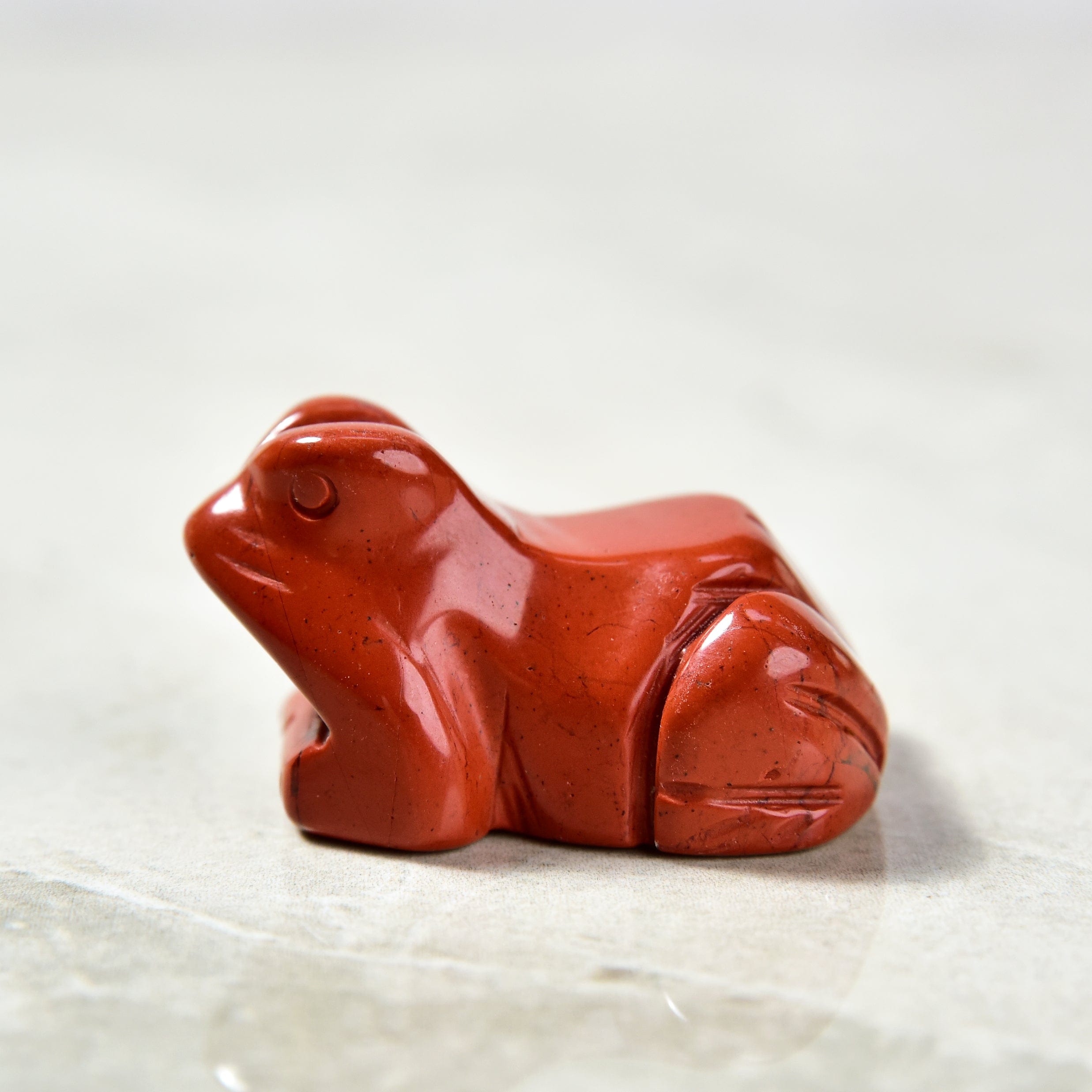 KALIFANO Gemstone Carvings 1.5" Red Jasper Frog Natural Gemstone Carving CV9-F-RJ