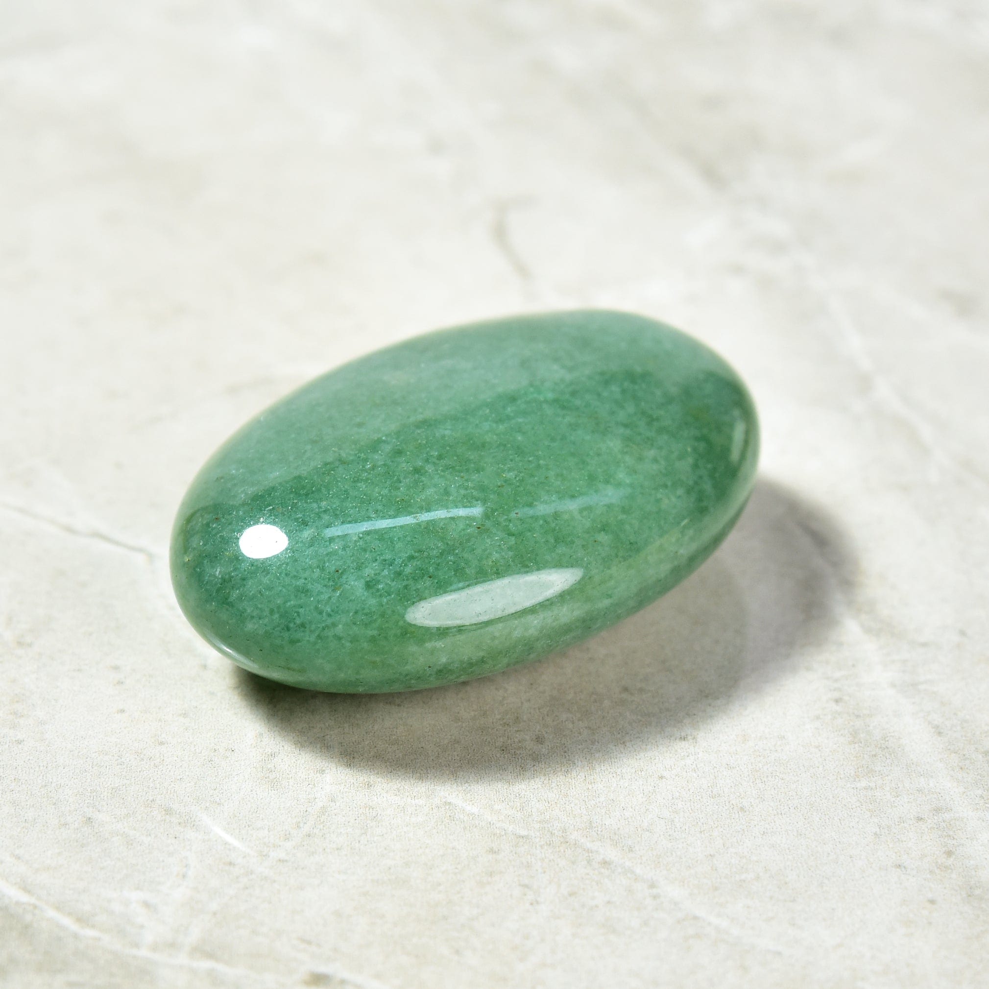 KALIFANO Gemstone Carvings Aventurine Palm Stone Natural Gemstone Carving PS60-AV