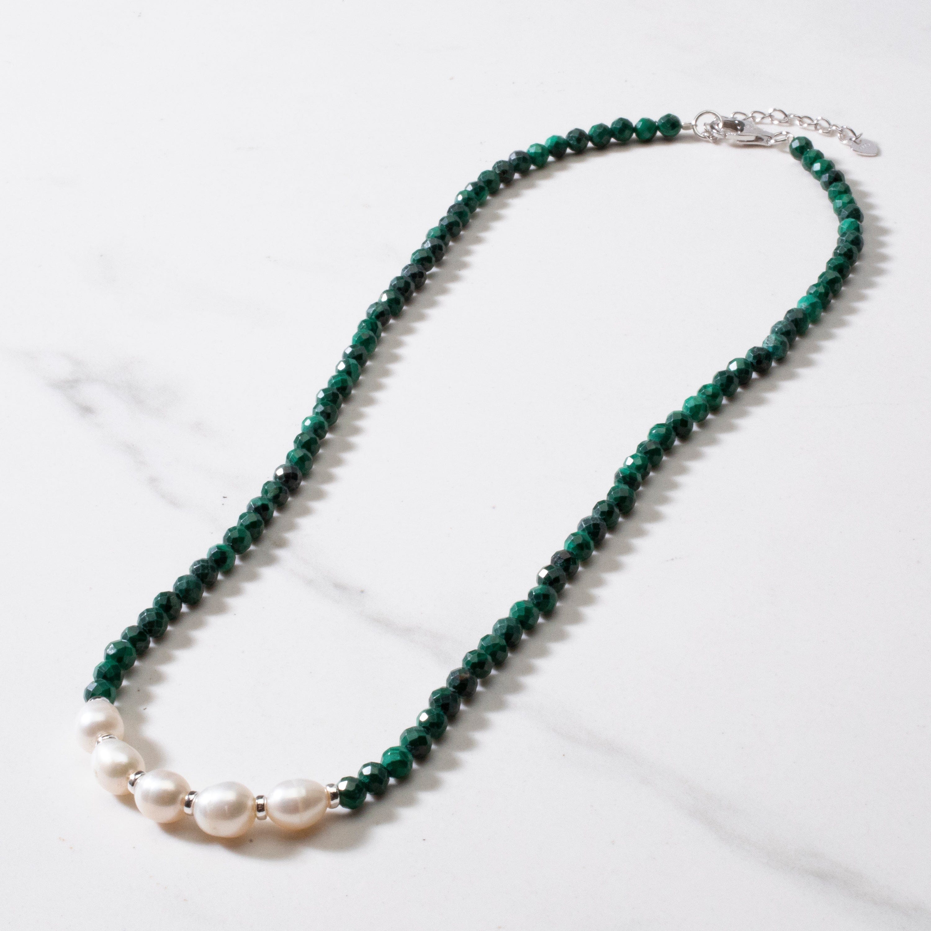 KALIFANO Jewelry 4mm Faceted Malachite Bead Necklace with 5 Pearls with 925 Silver Clasp 4MMA