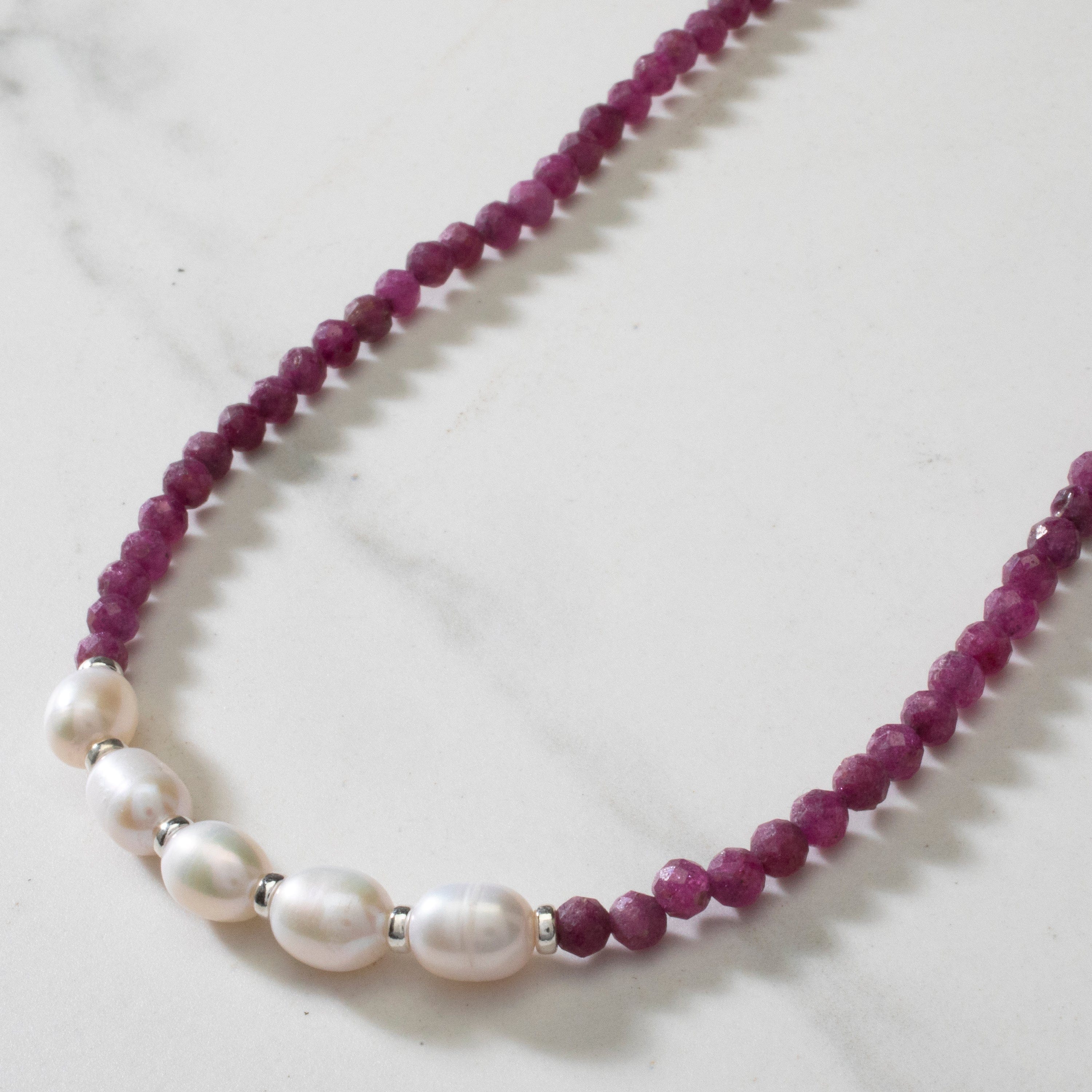 KALIFANO Jewelry 4mm Faceted Ruby Bead Necklace with 5 Pearls with 925 Silver Clasp 4MRB