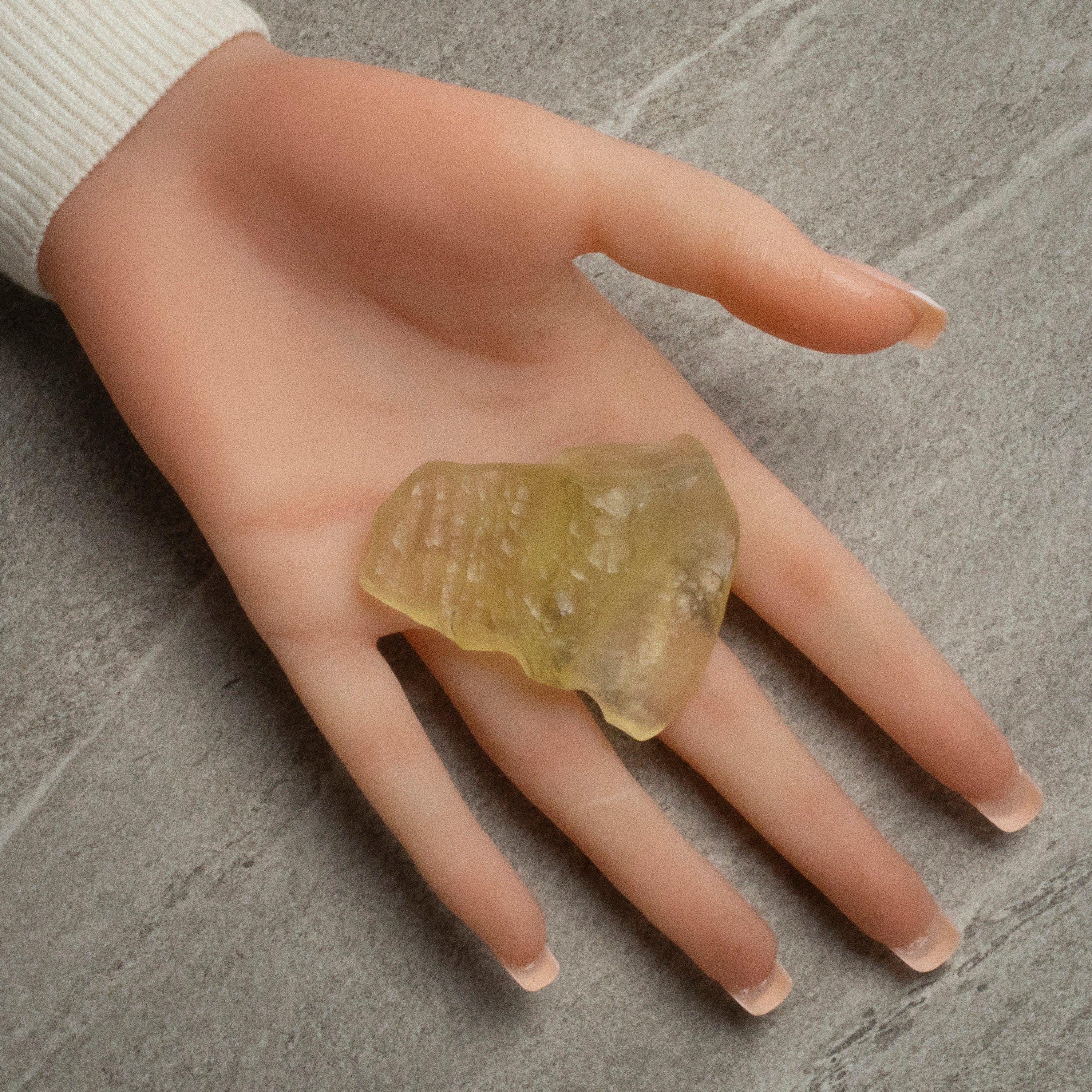 Kalifano Libyan Desert Glass Libyan Desert Glass Tektite - 41 g LG850.006