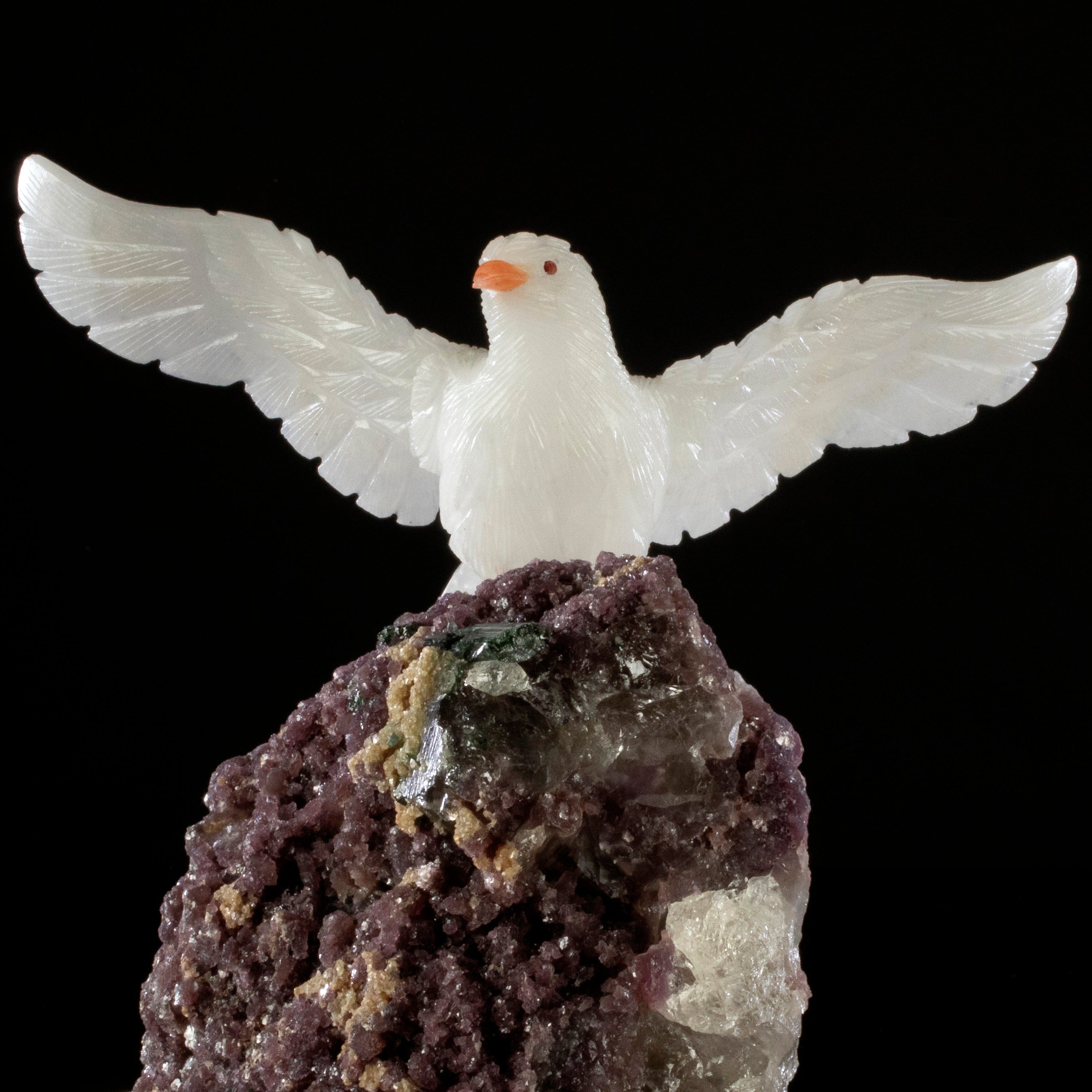 Kalifano Love Birds Carvings Quartz Pigeon Love Bird Carving on Lepidolite Base LB.A170.001