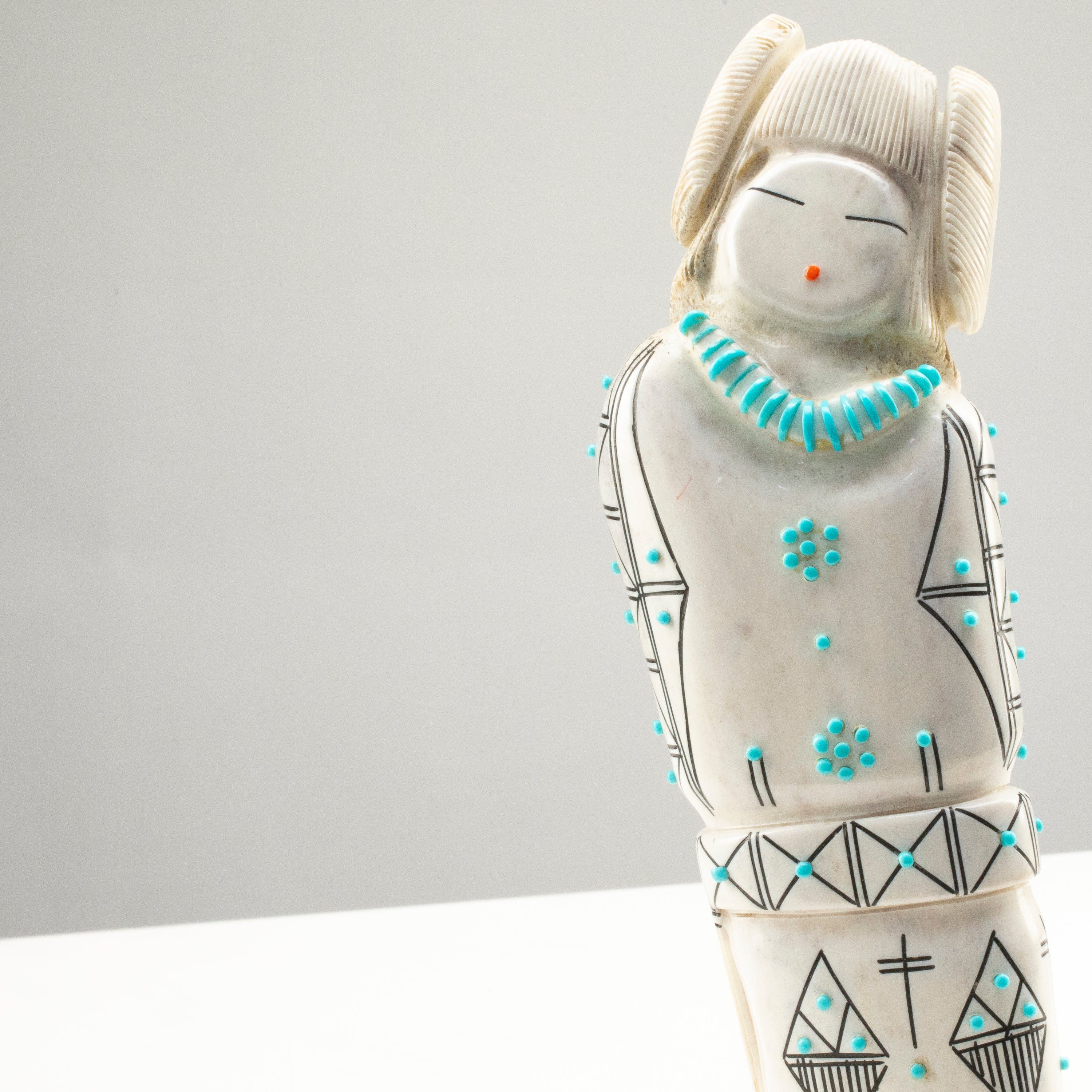 Kalifano Native American Fetish Carvings Claudia Peina Serpentine with Turquoise & Coral Handmade Zuni Maiden Fetish Carving NAC2980.003
