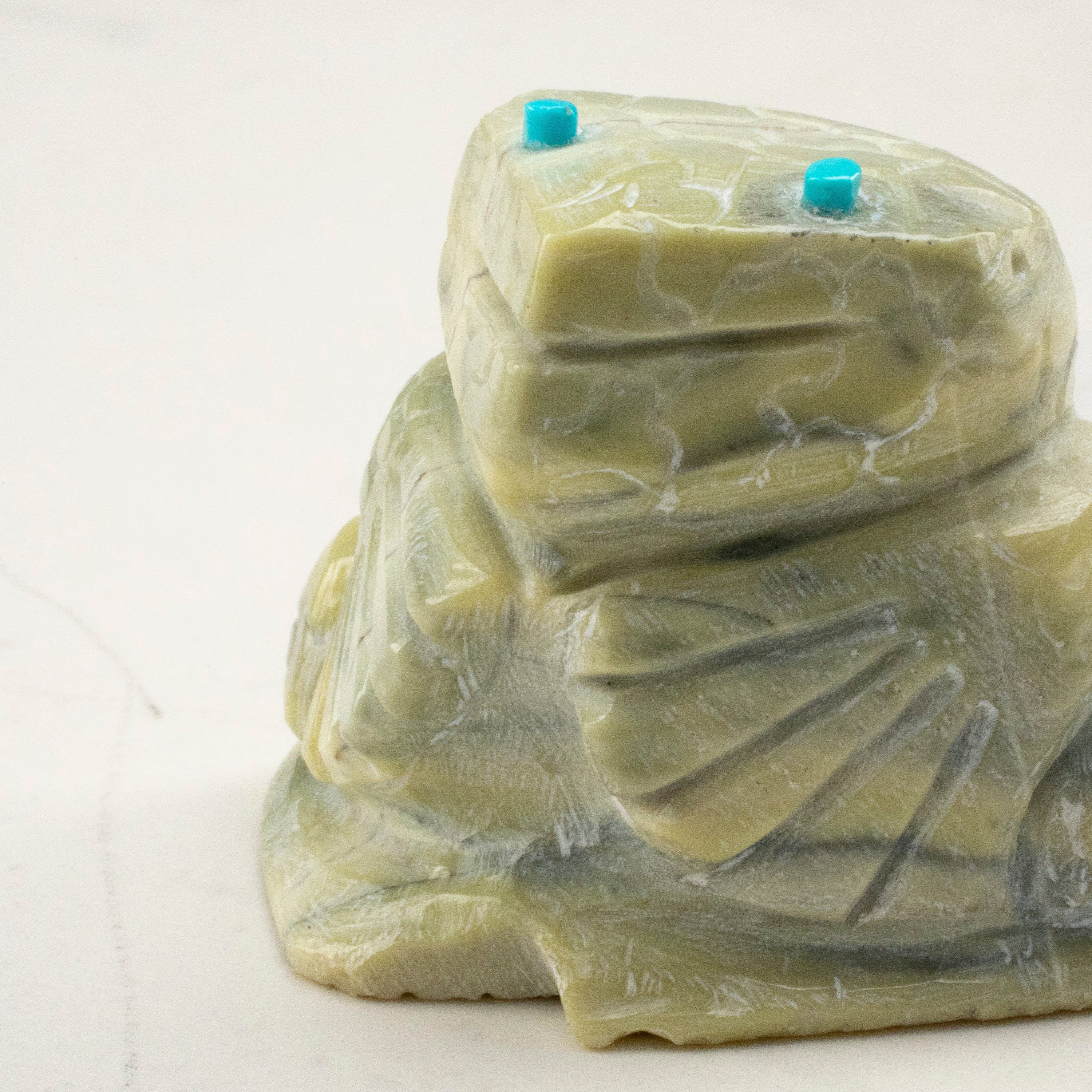 Kalifano Native American Fetish Carvings Serpentine Handmade Zuni Fetish Frog Carving NAC168.002