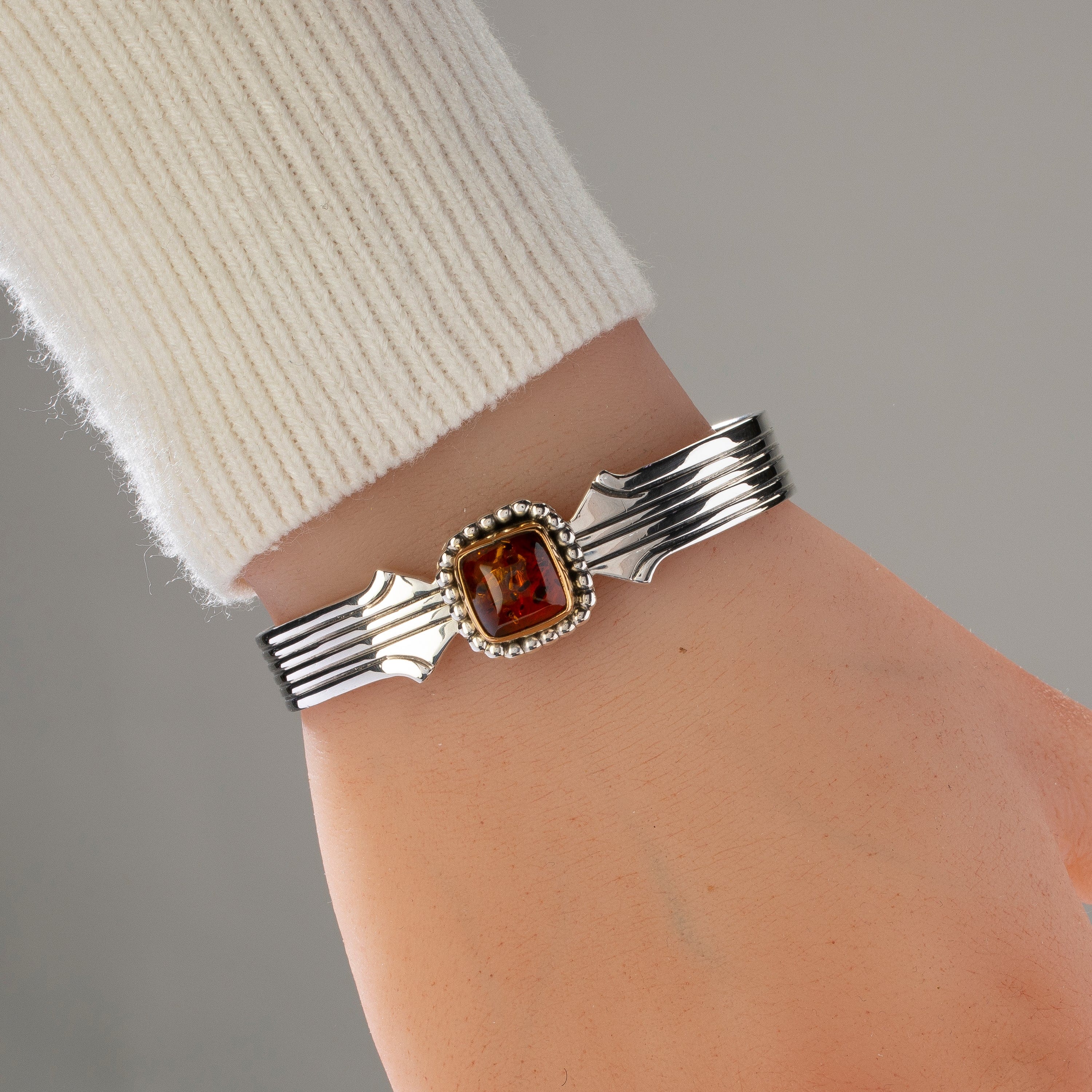 Kalifano Native American Jewelry Amber Navajo USA Native American Made 925 Sterling Silver & 12K Gold Filled Cuff NAB900.027