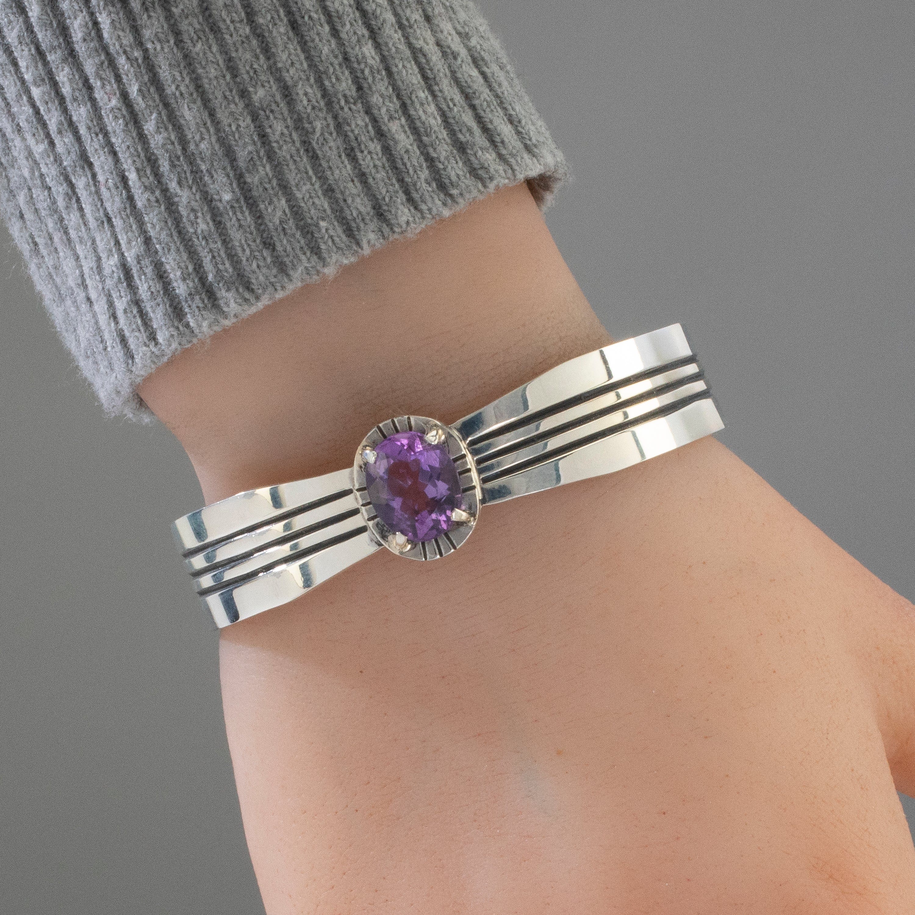 Kalifano Native American Jewelry Amethyst Navajo USA Native American Made 925 Sterling Silver Cuff NAB1200.035