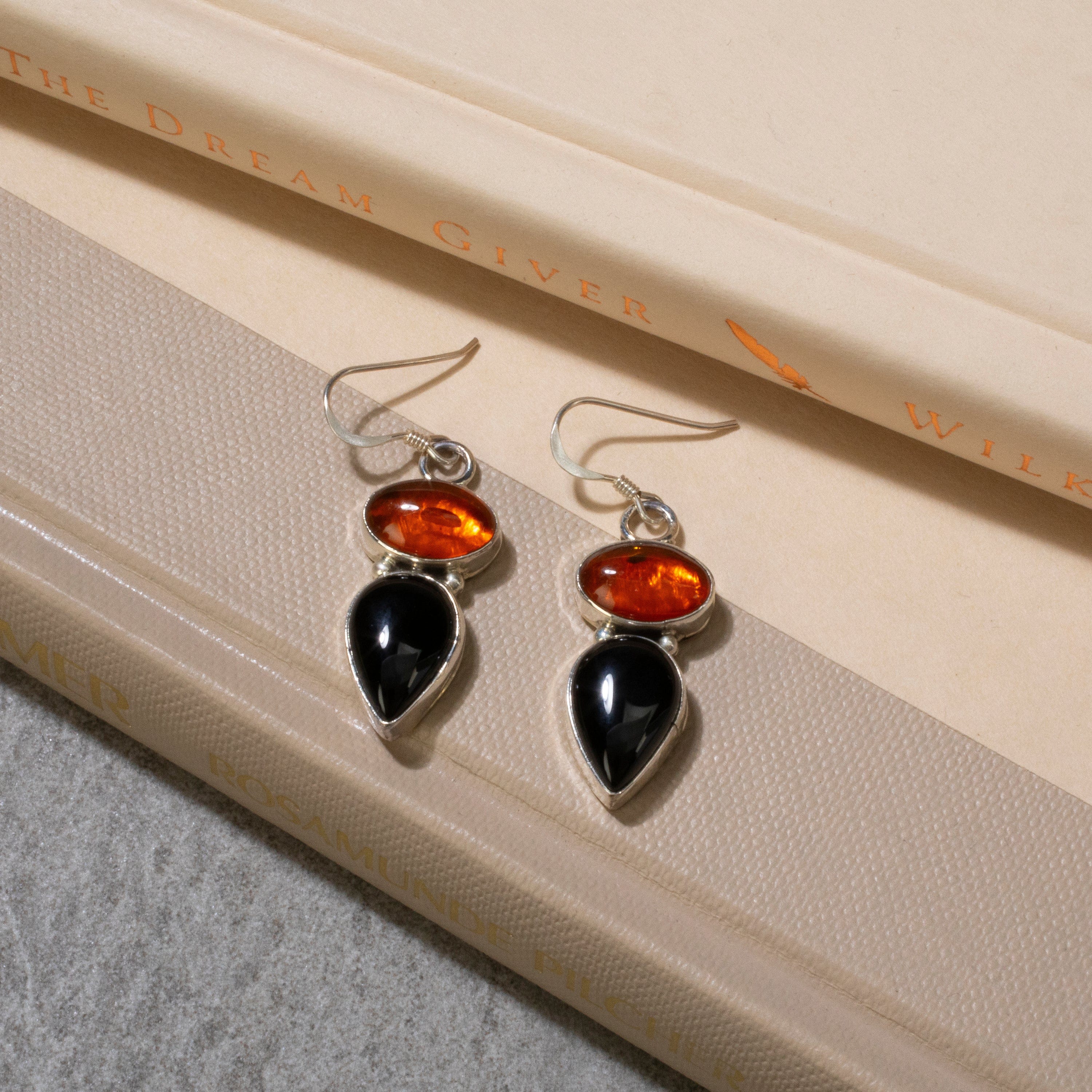 Kalifano Native American Jewelry Baltic Amber & Black Onyx Dangle Navajo USA Native American Made 925 Sterling Silver Earrings with French Hook NAE300.026