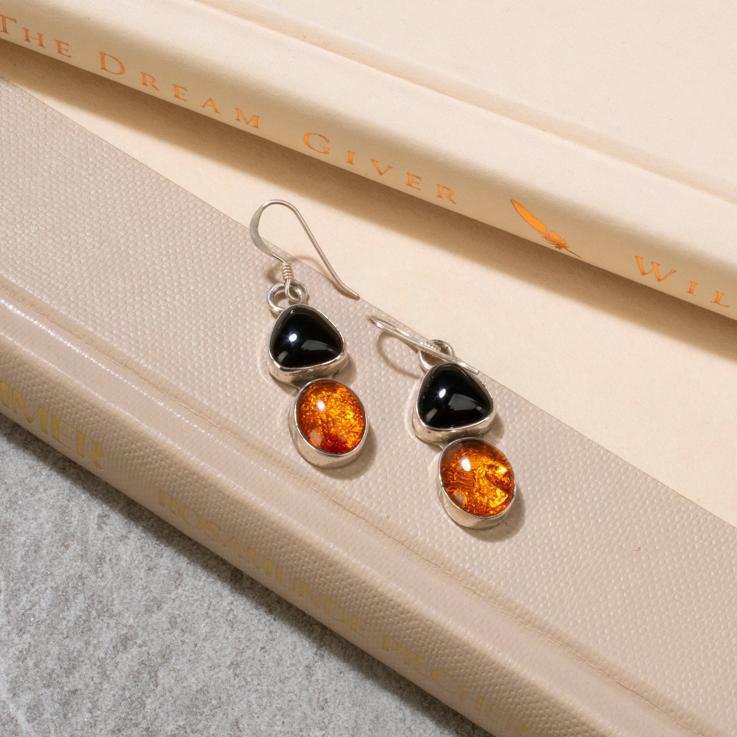 Kalifano Native American Jewelry Baltic Amber & Black Onyx Navajo USA Native American Made 925 Sterling Silver Earrings with French Hook NAE250.009