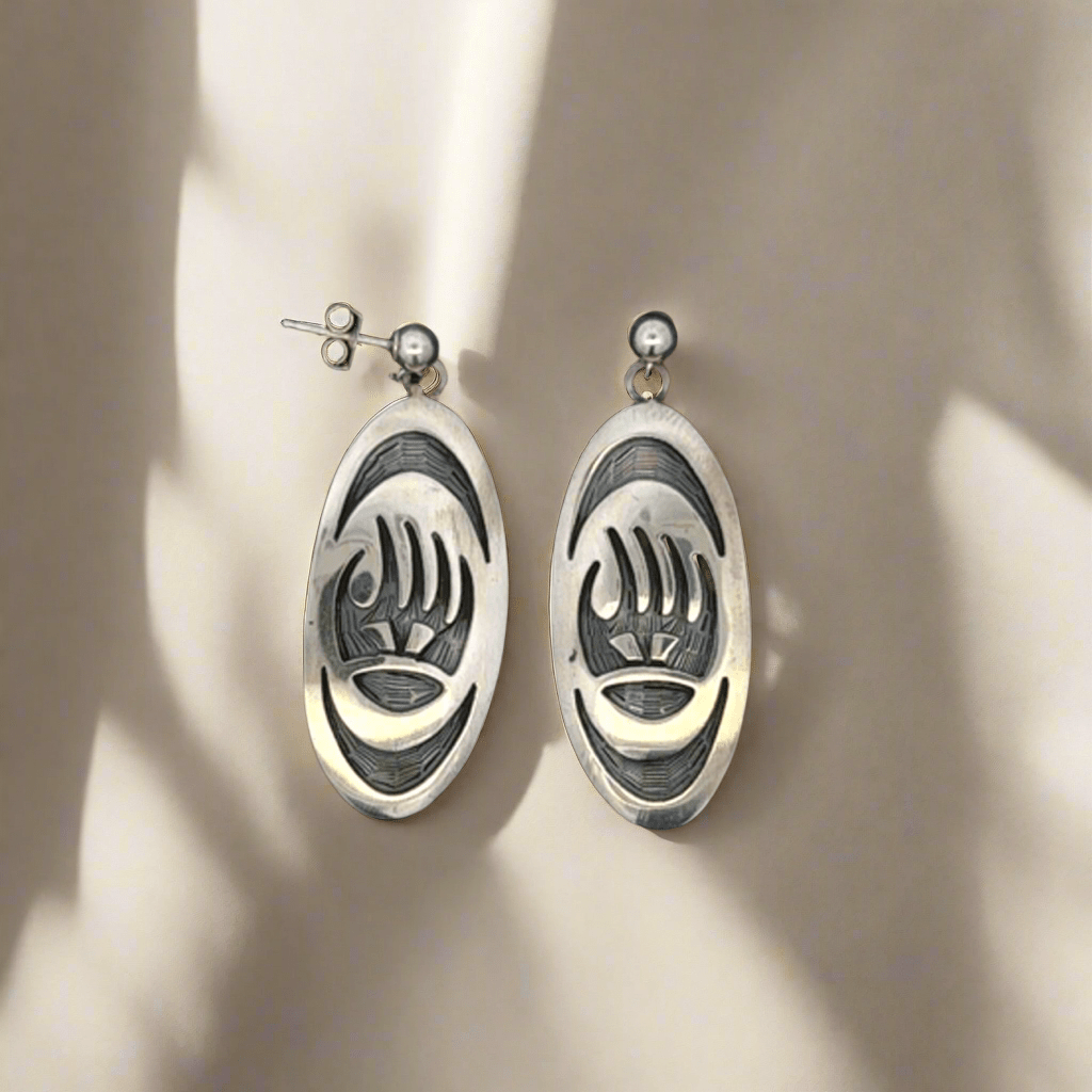 Kalifano Native American Jewelry Bear Paw Oval Hopi USA Native American Made 925 Sterling Silver Earrings with Stud Backing NAE400.048